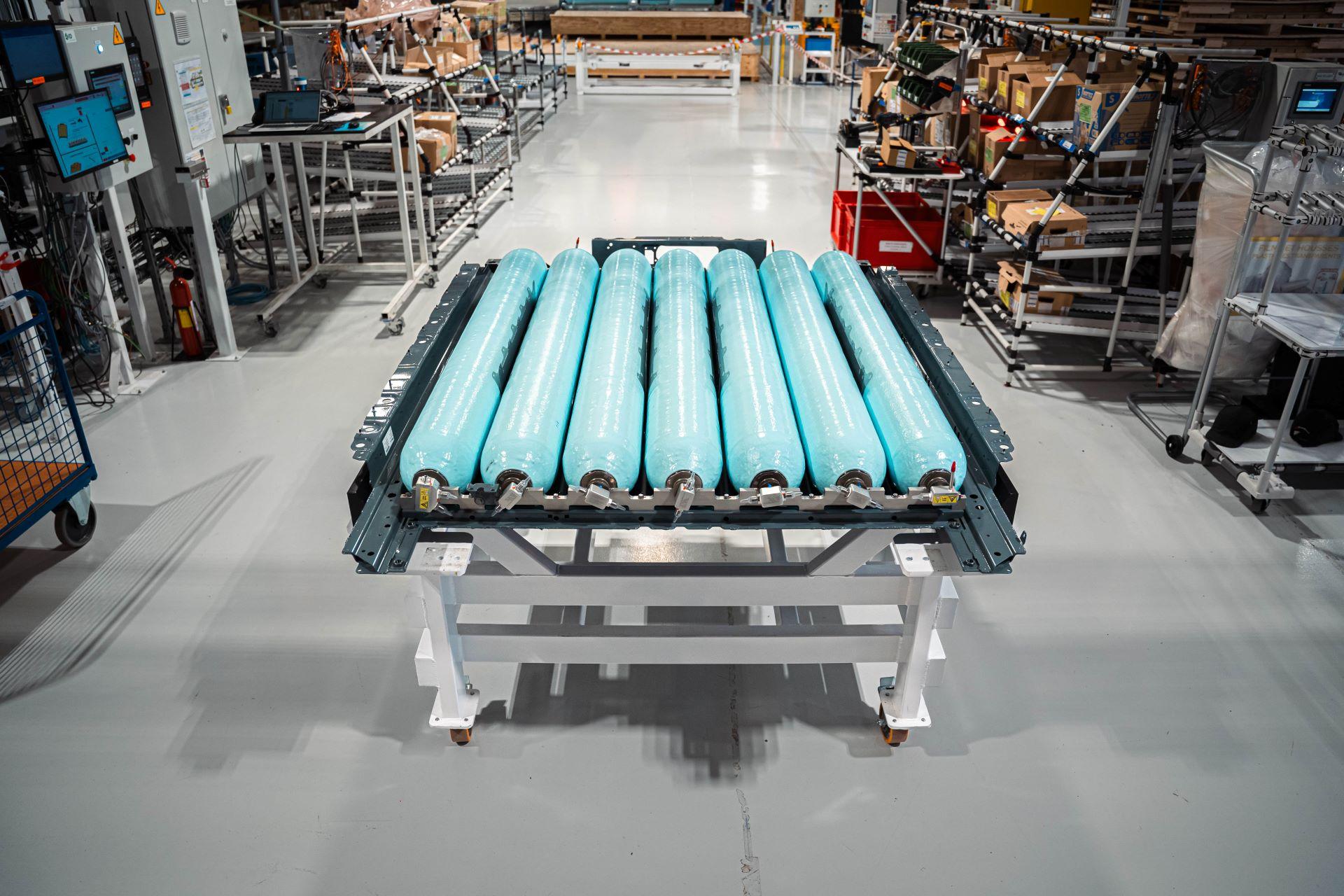 Bmwix5hydrogenunveilsnext genflattanktechnology 3