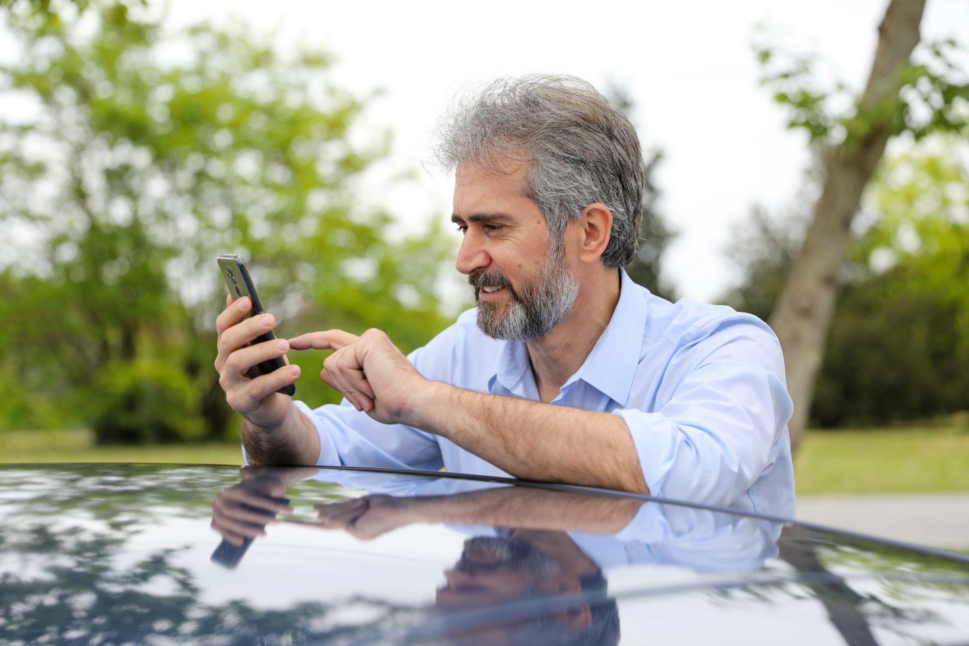 Olderdriversriskbeingleftbehindbynewparkingapp