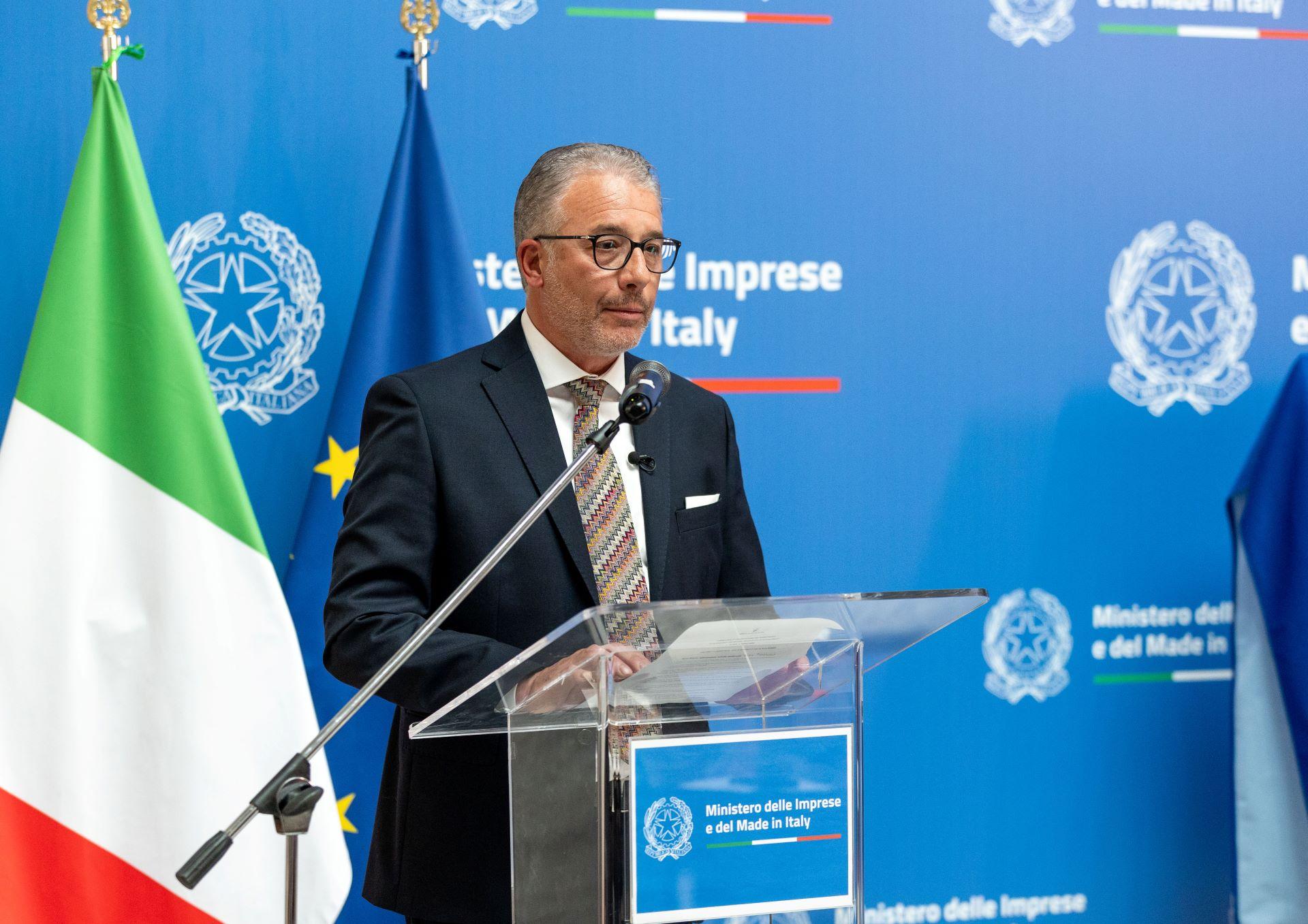 Maseratitridentturns100withcommemorativestamp