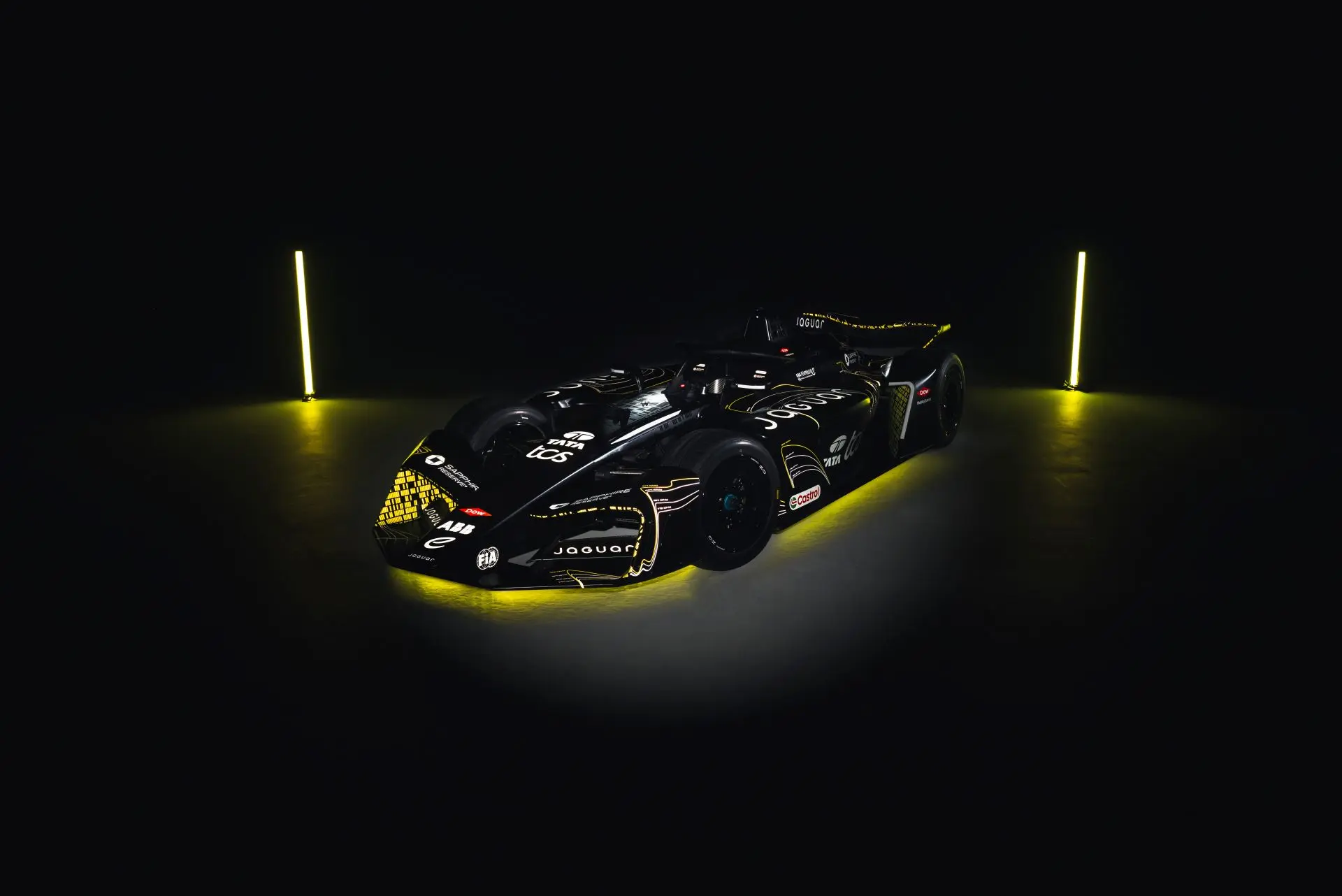 1776342135854-576313171-jaguartcsracingrevealsgen4prototypetestcarunveiled-5.jpg