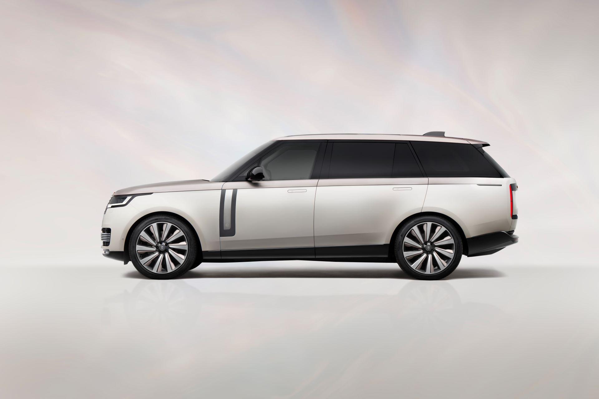 Rangerovertracesredefinesbespokeluxurydesign 5