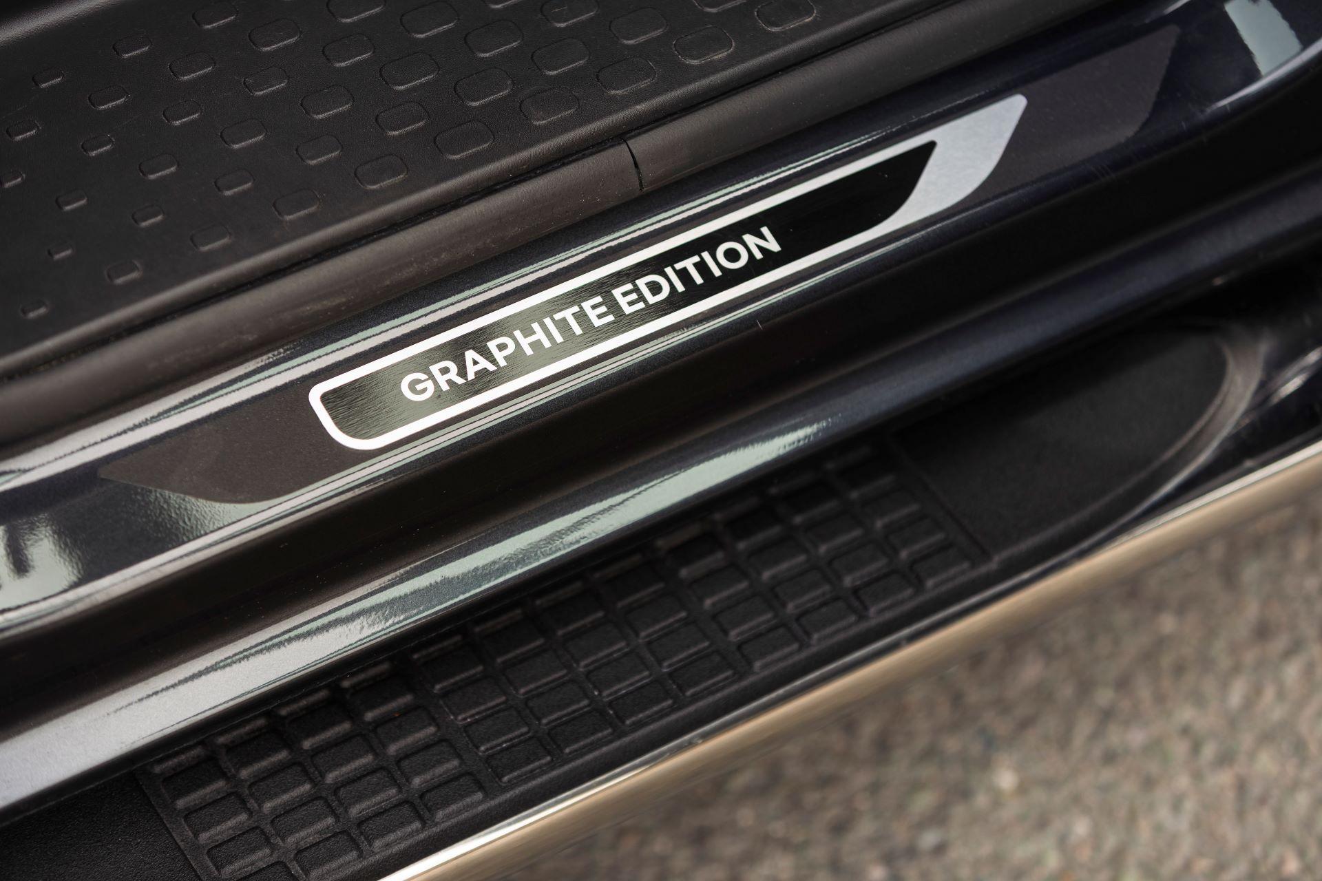 Renaulttraficgraphiteeditionukvandebutsonsale 4