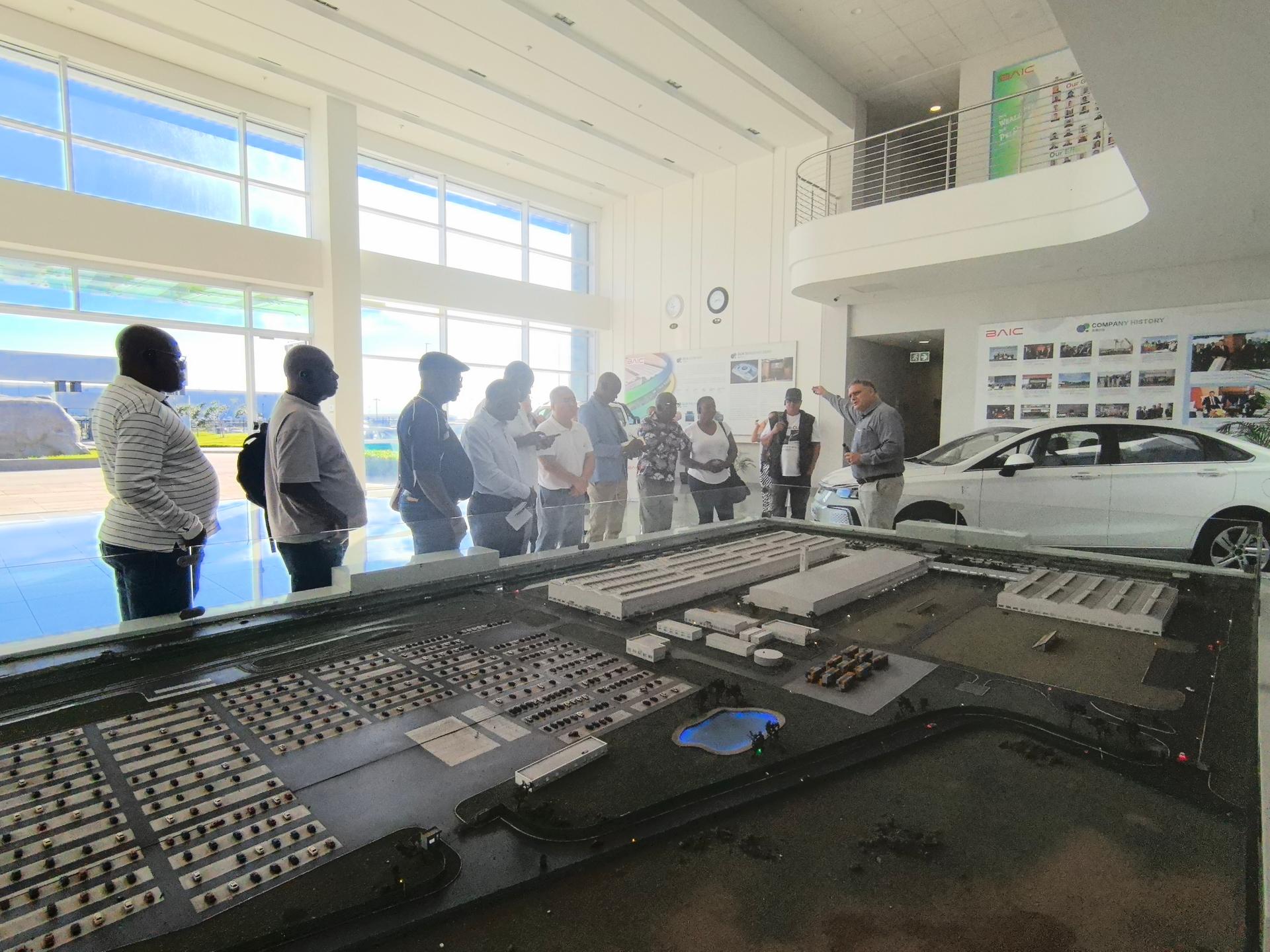 Baicsahostszimbabwedelegationatgqeberhaplant
