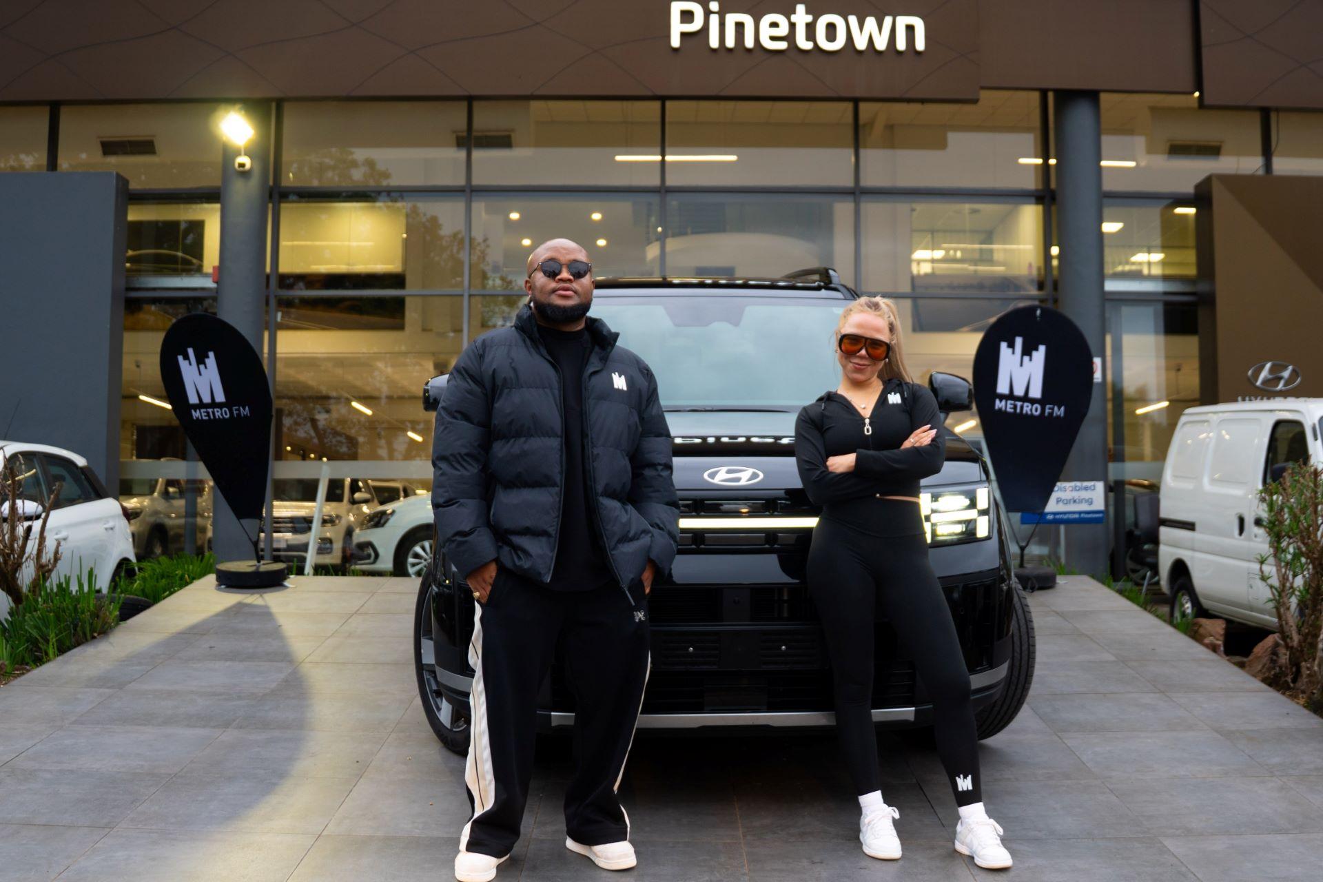 Hyundaipinetownmakesradiohistoryinmovingsantafe 1