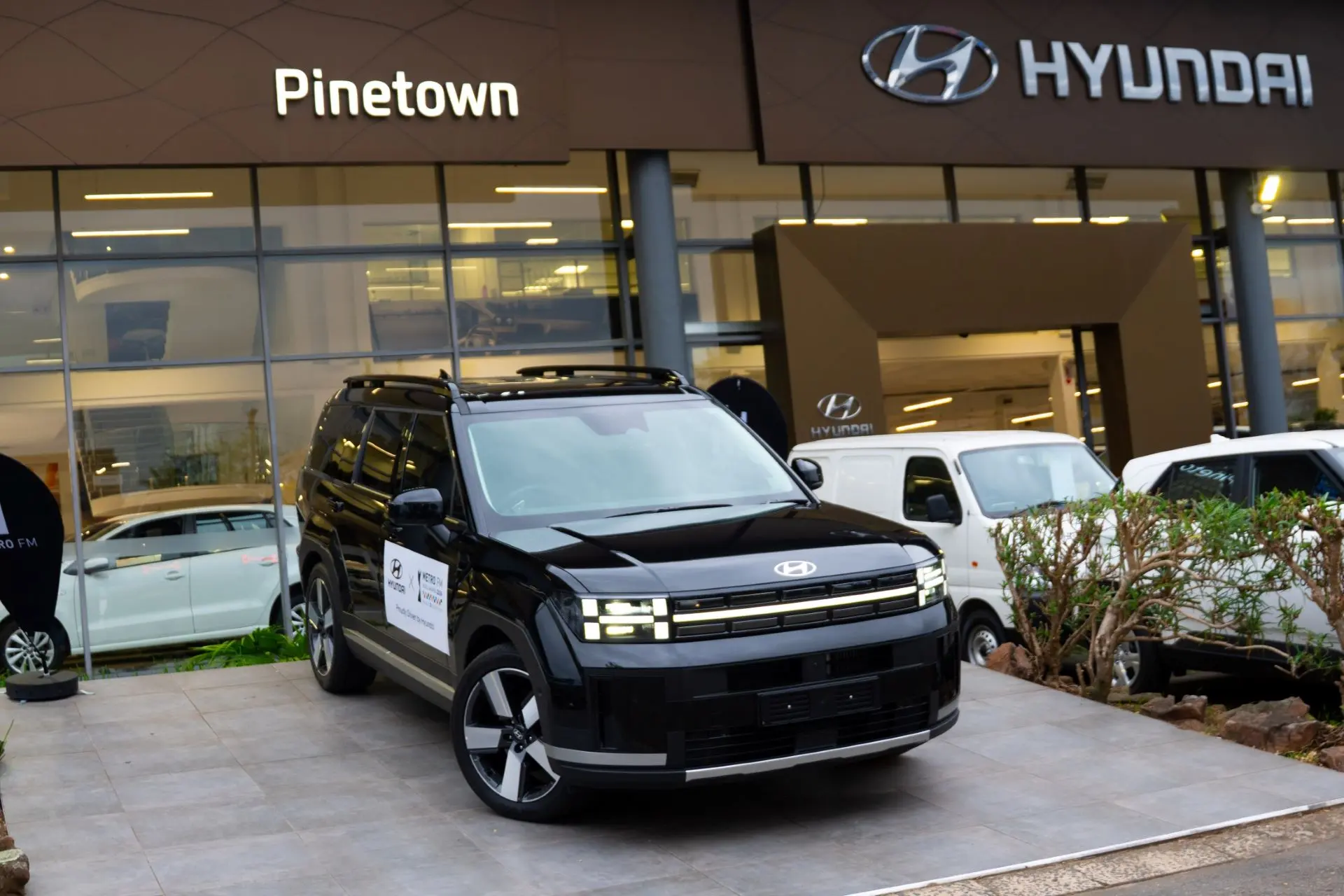 Hyundaipinetownmakesradiohistoryinmovingsantafe 2