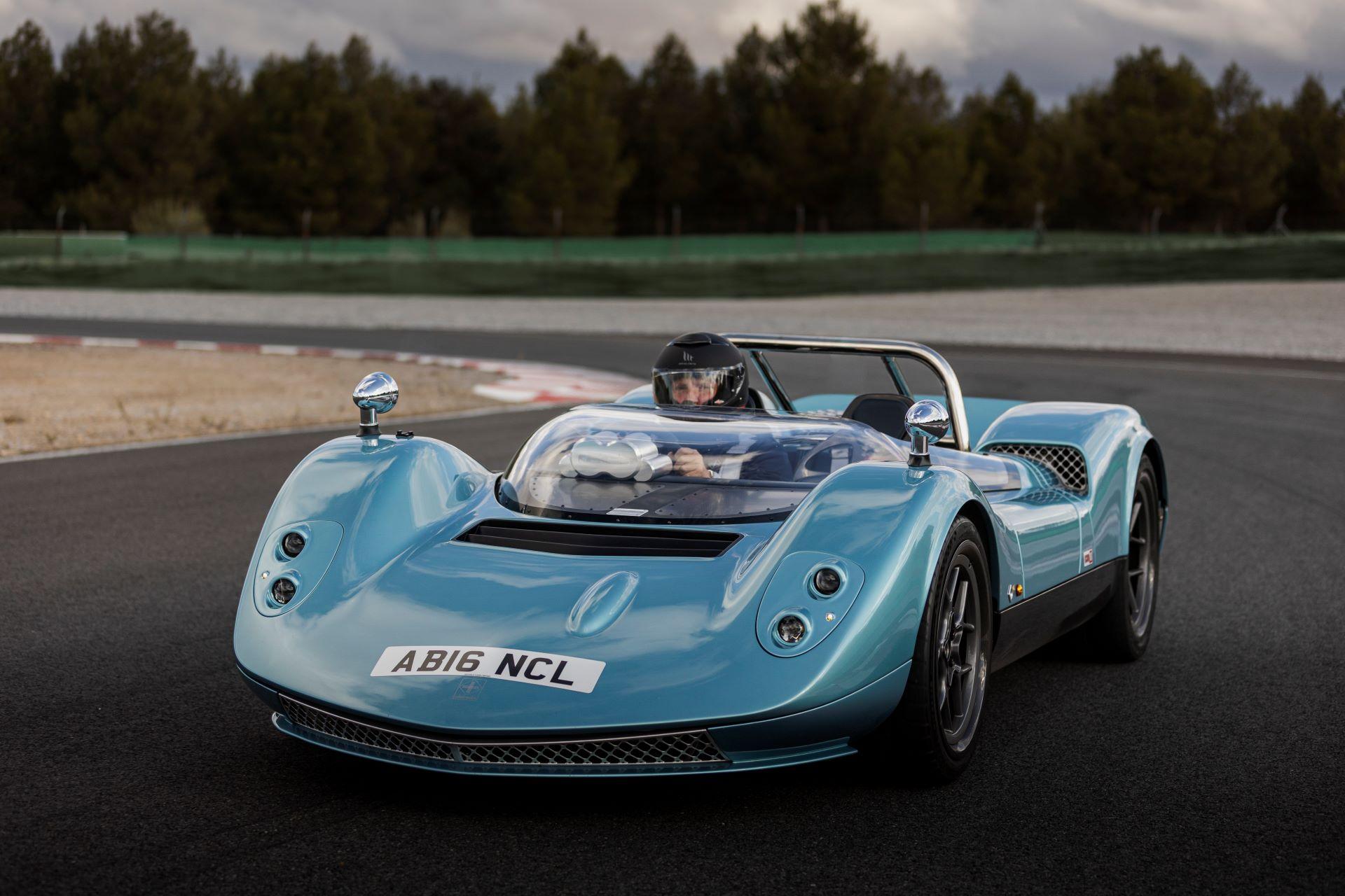 Nicholscarspartnerswithdiagonalaheadofn1alaunch