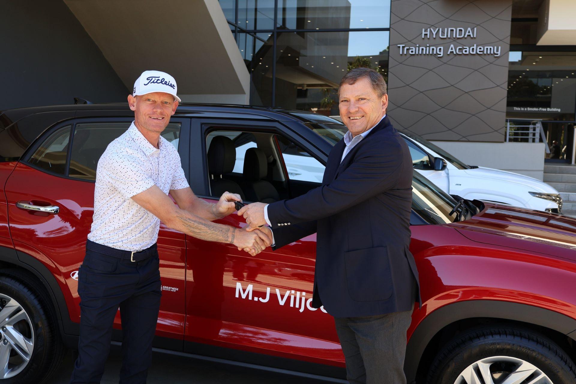 Hyundaidrivessagolftalentwithvehiclesupport