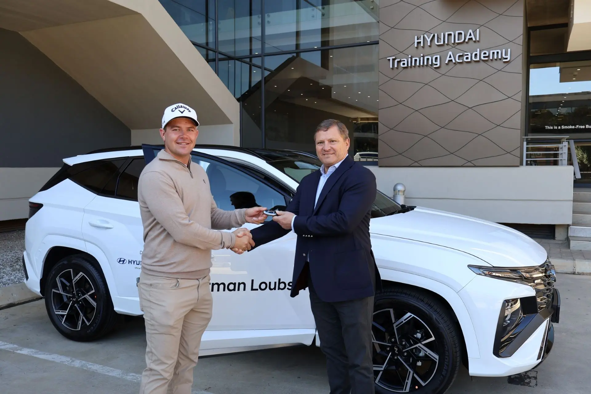 Hyundaidrivessagolftalentwithvehiclesupport 2