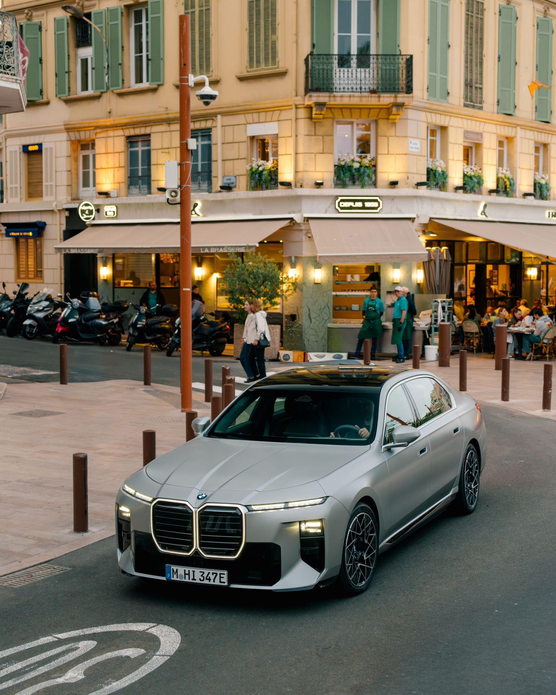 Bmwreturnstocanneswithelectrifiedluxuryfleet 2
