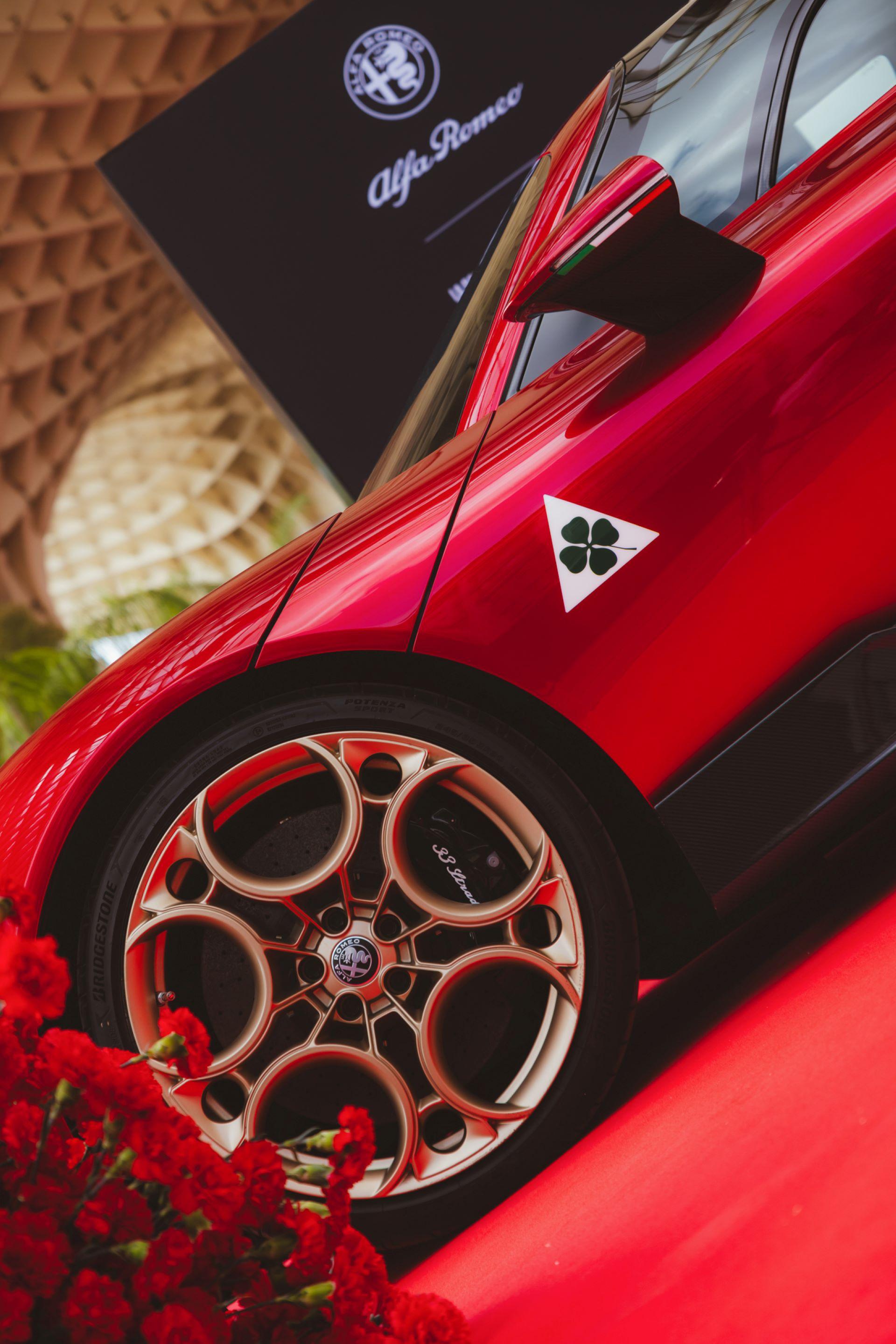 Sevillesetsstageforalfaromeo33stradalexberlin