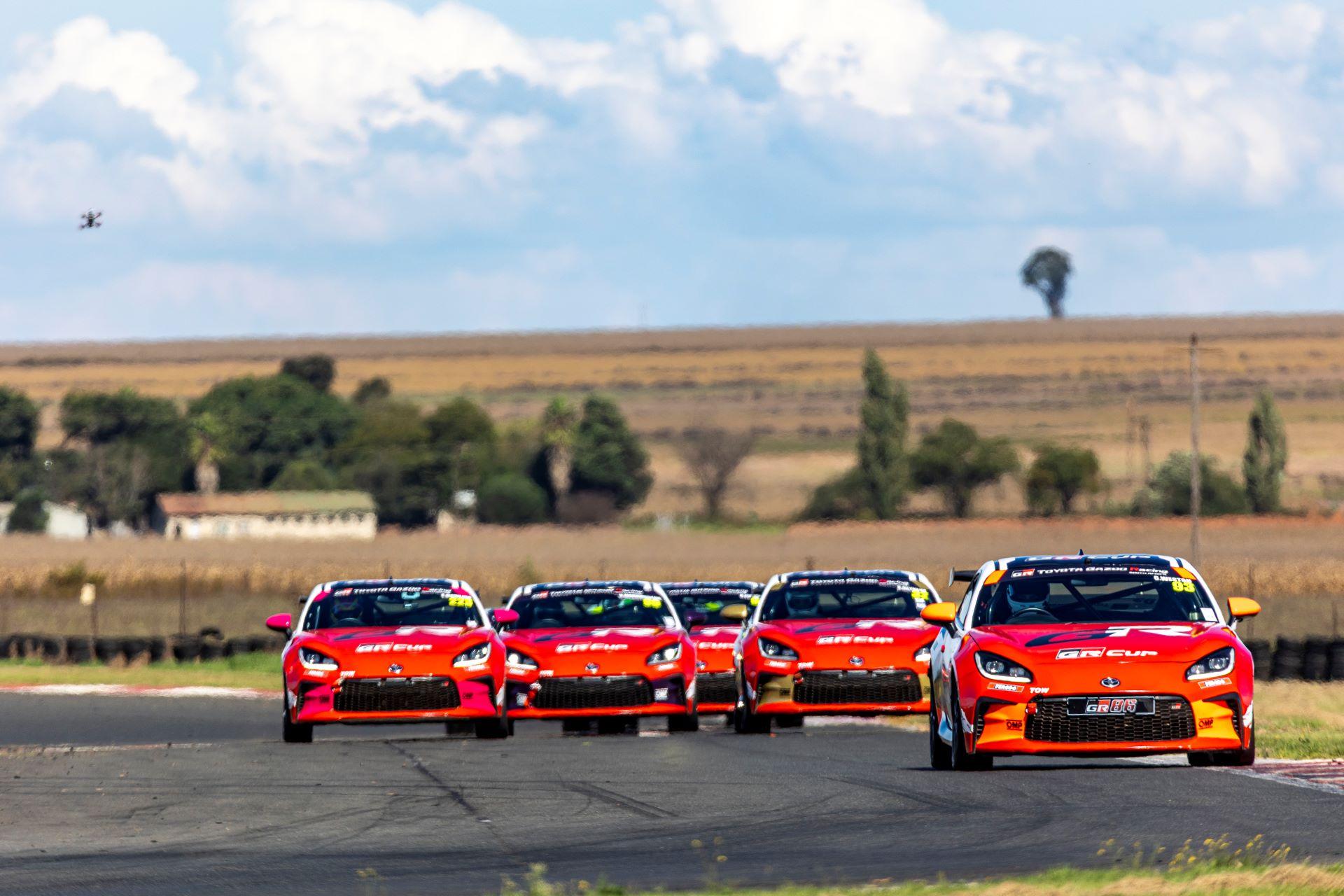 Toyotagazooracingheadstozwartkopsforround3