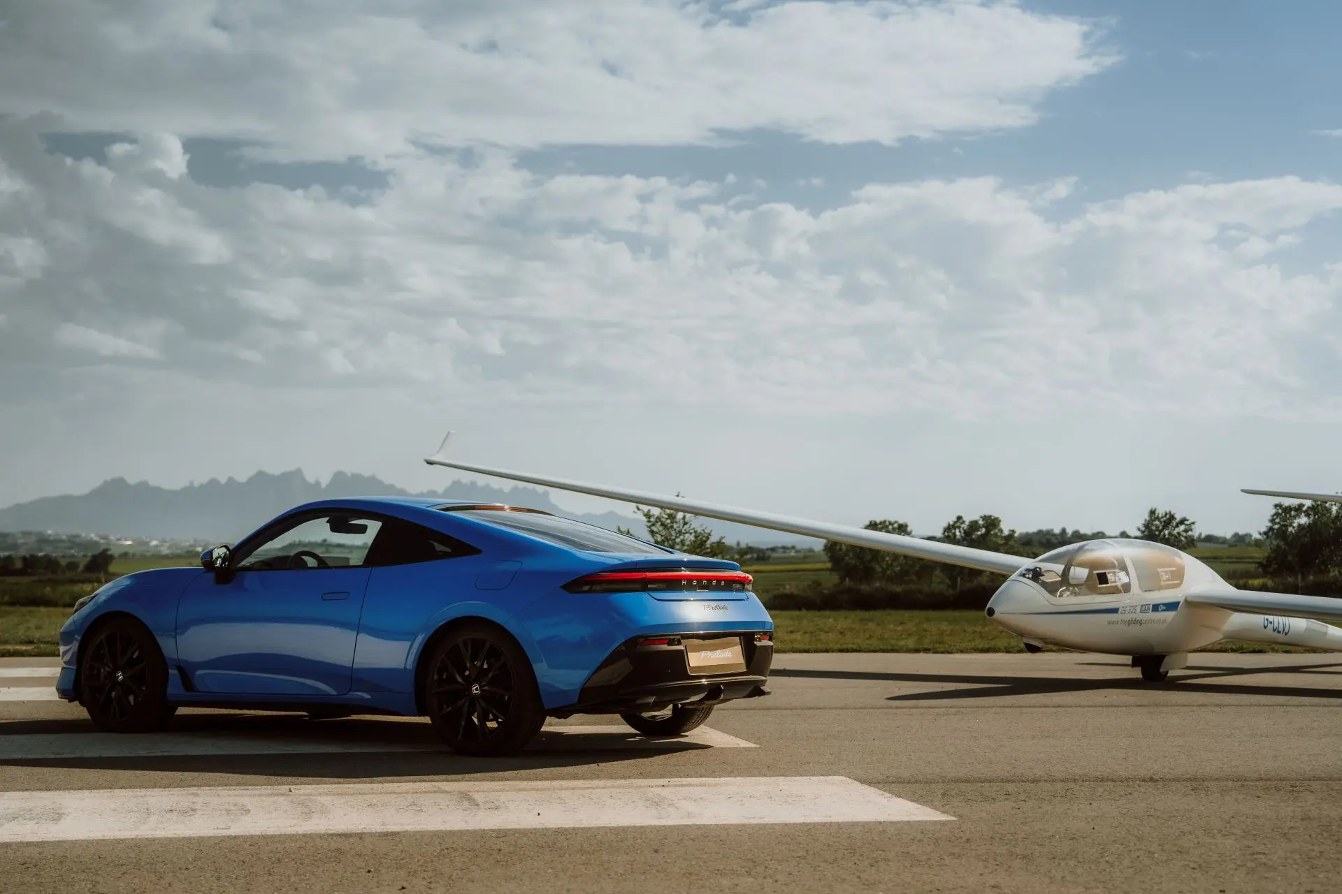 1779355114585-33746051-hondapreludeunlimitedglideredefinessportscoupe-3.jpg