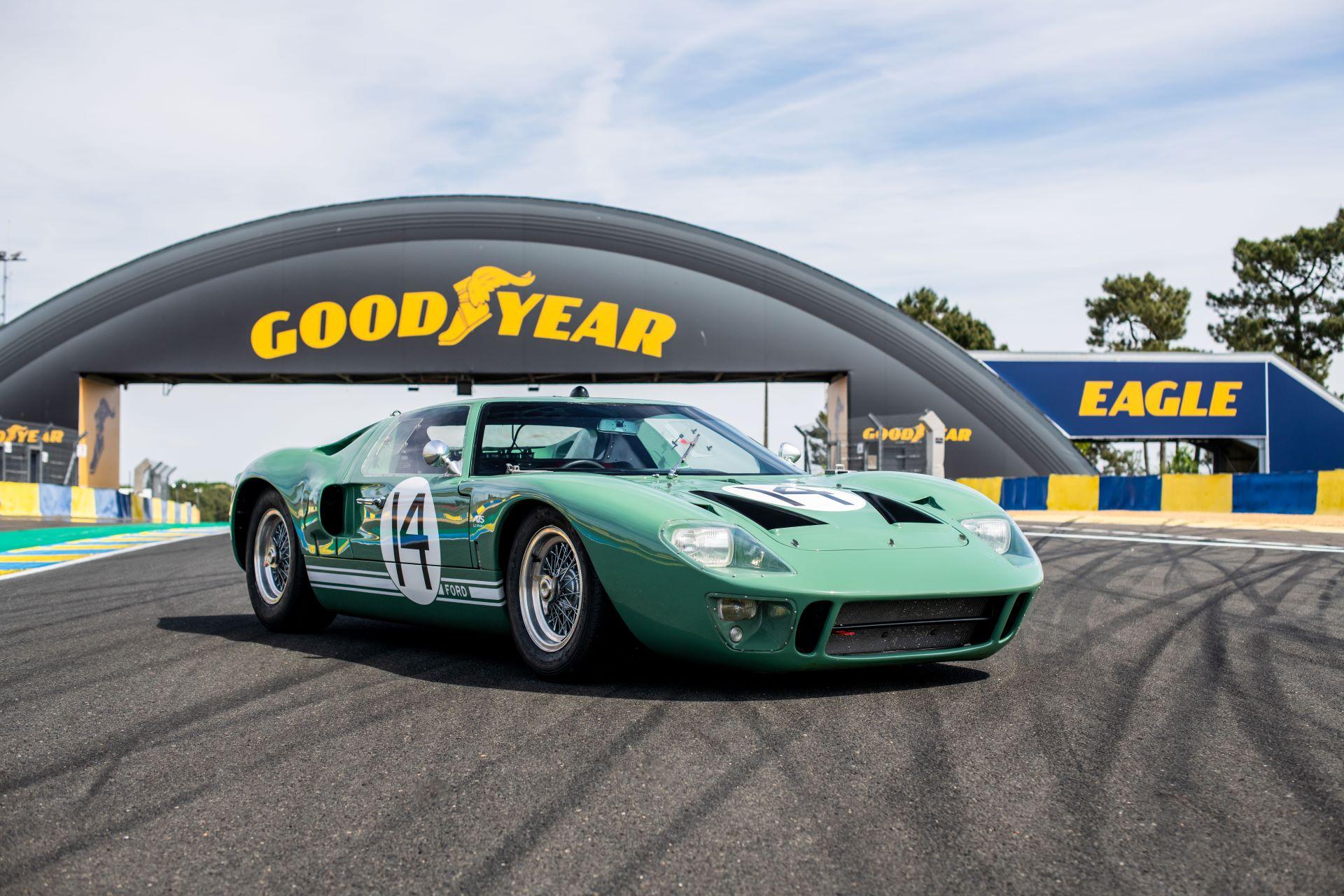 Fordgt40p1006returnstomarketwithbroadarrow
