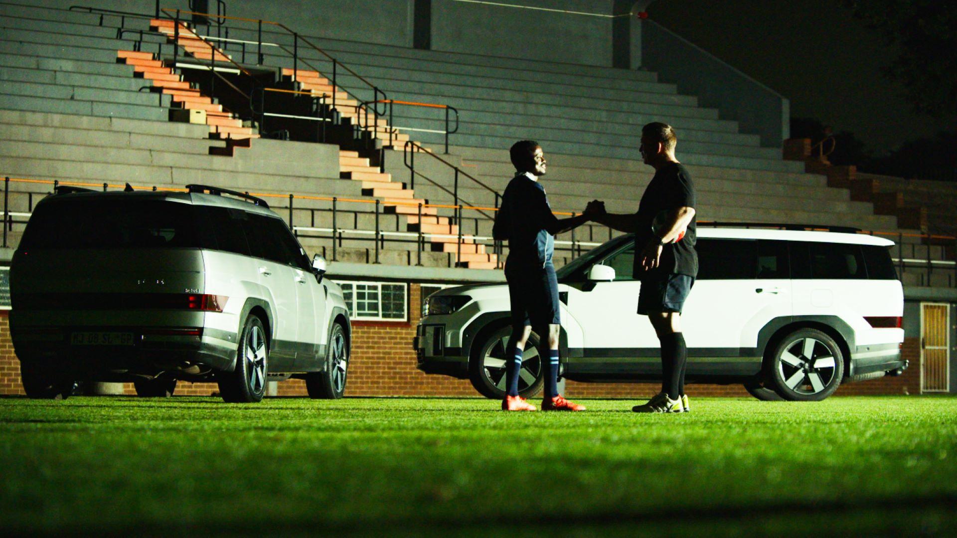 Whenfootballmeetsrugbyhyundaicelebratesleaders