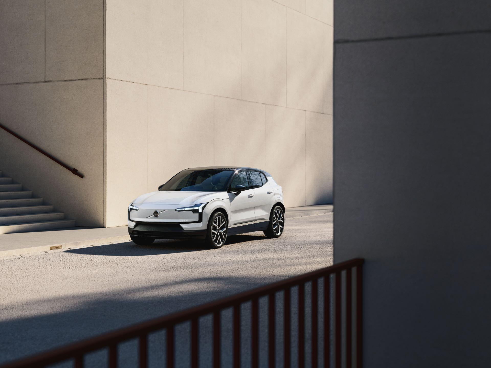 Volvocarsreportsmixedsalesamidevgrowthpush