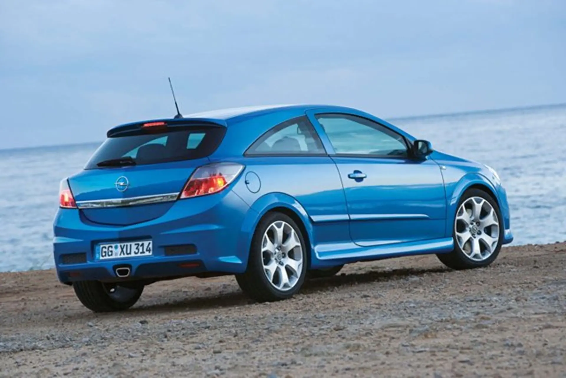 Opel OPC Astra Car Shows