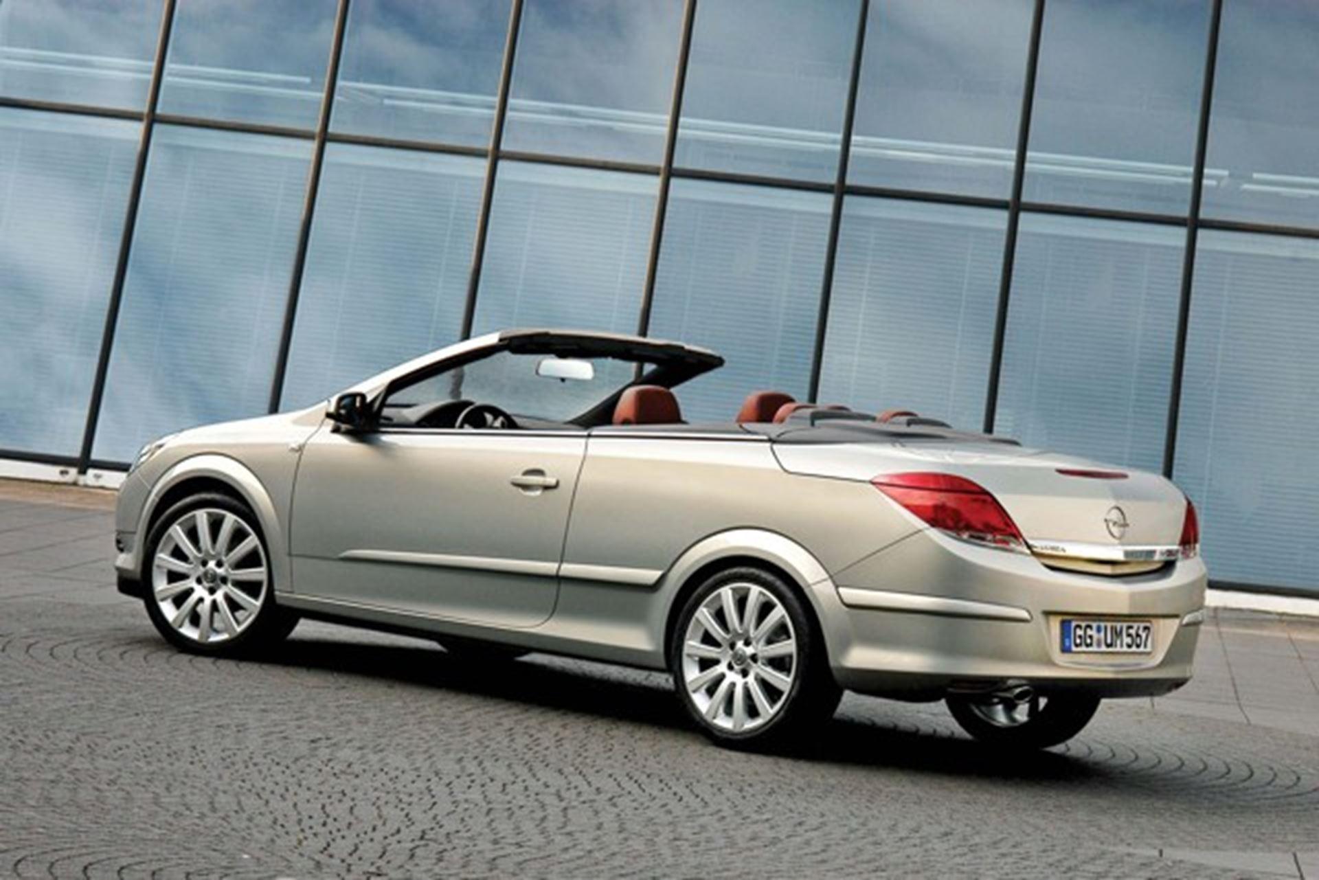 Astra TwinTop – dynamic and elegant four-seat