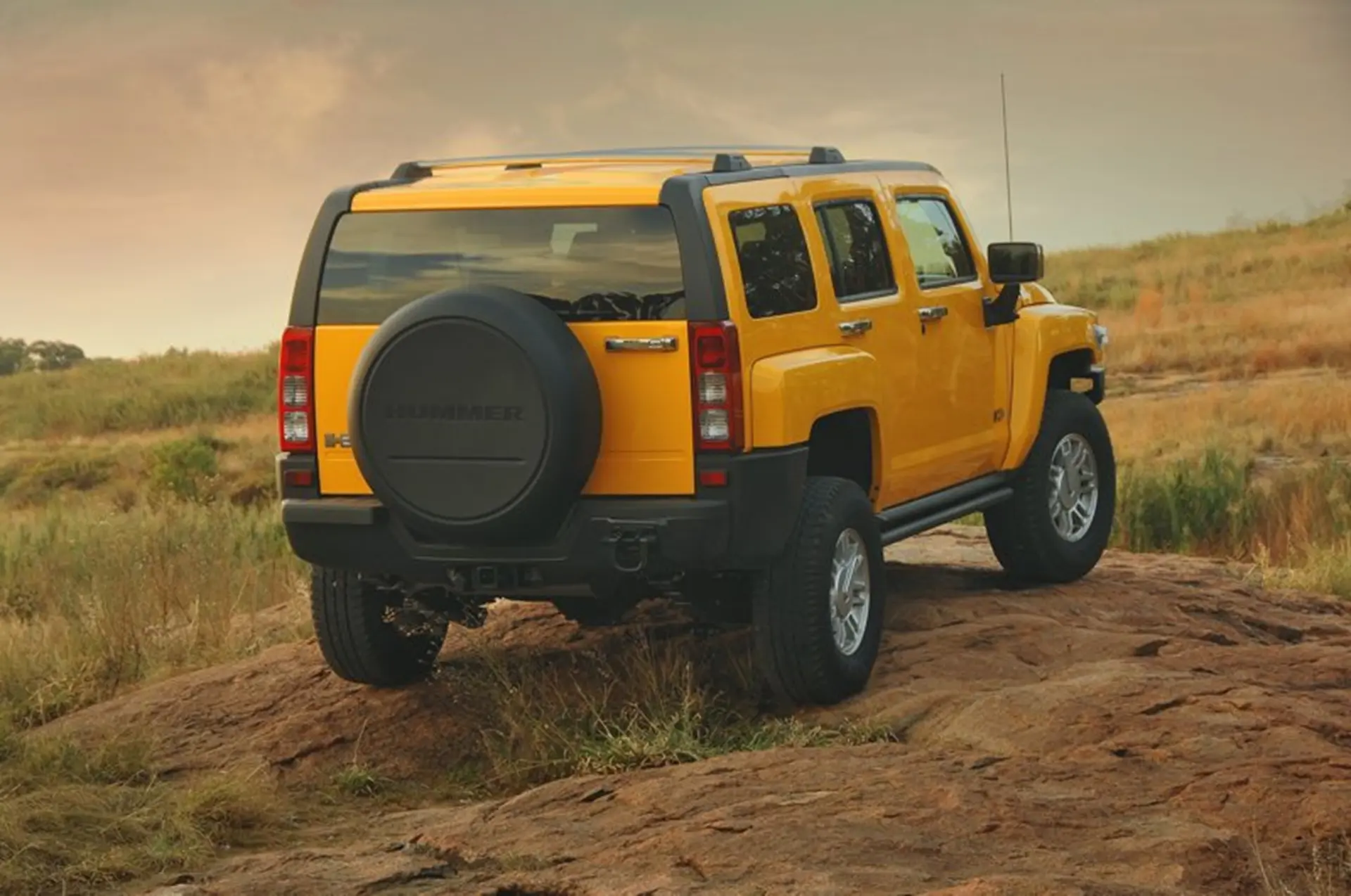 Hummer H3 Rear View