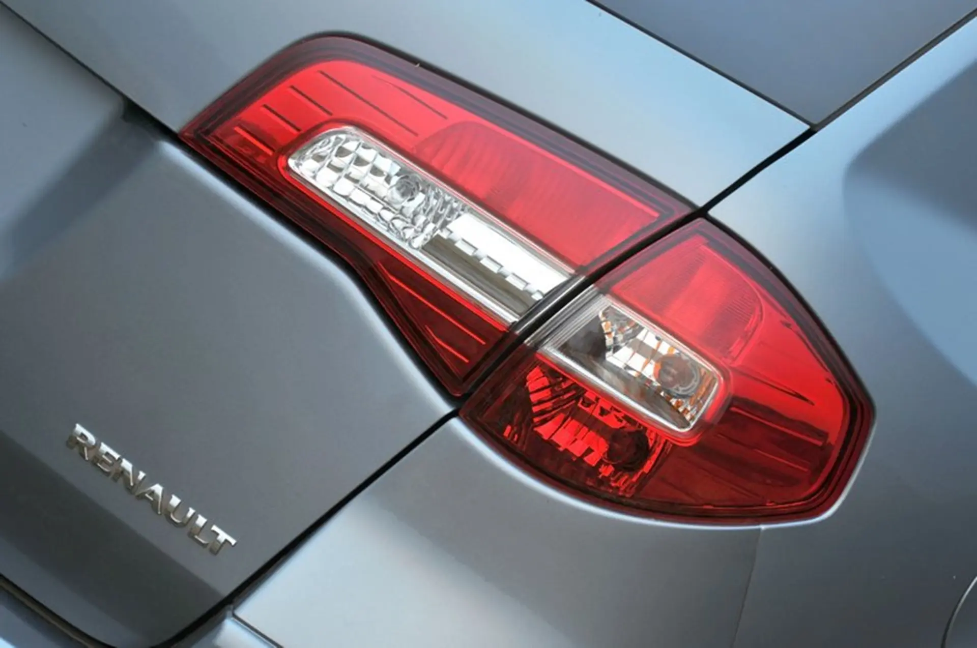 Renault Keleos Rear Lights