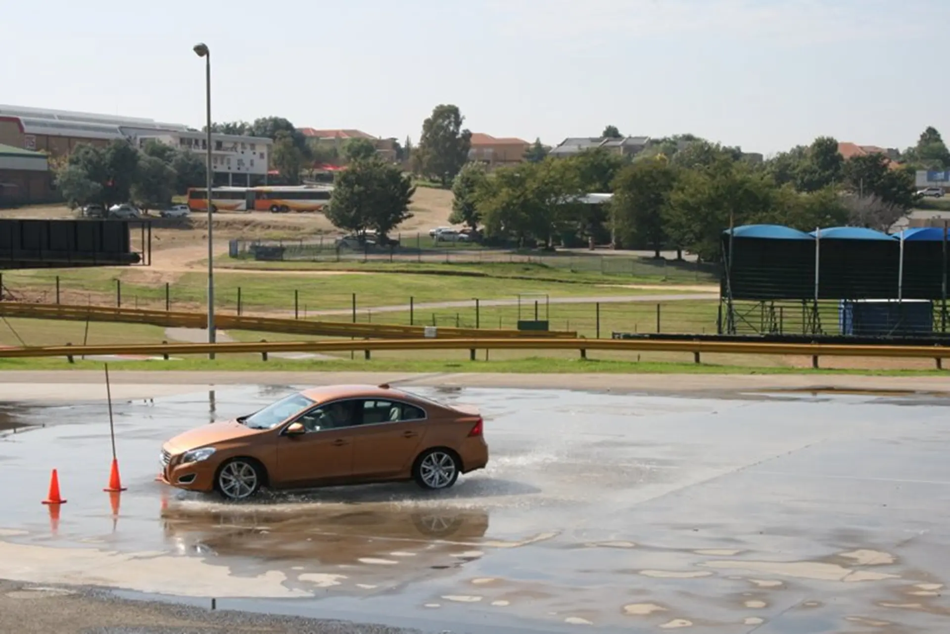 Volvo R-Design 2011 Driving