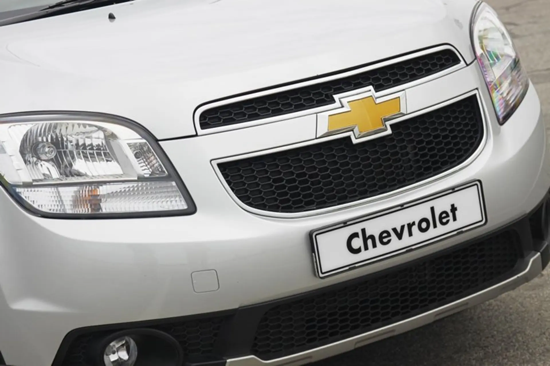 Chevrolet Orlando 2011 Grill