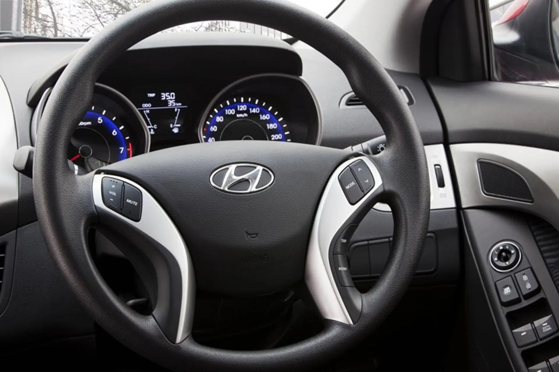 Huyndai Elantra 2011 Interior
