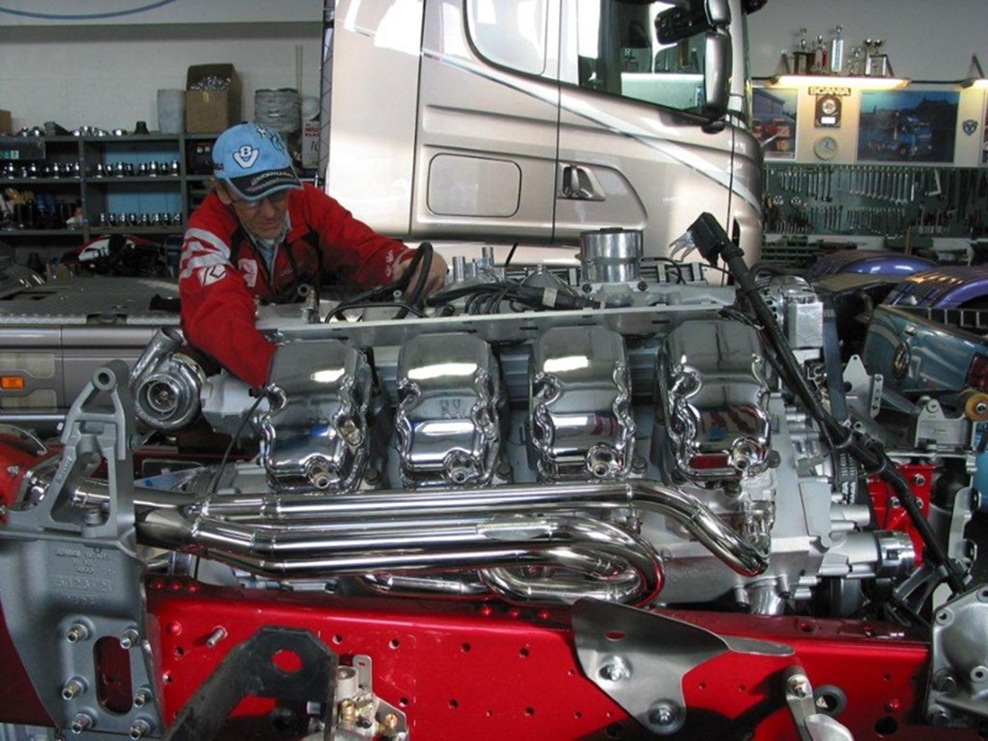 SCANIA HAS BUSY TIME AHEAD AT TRUCK & BUS SHOW