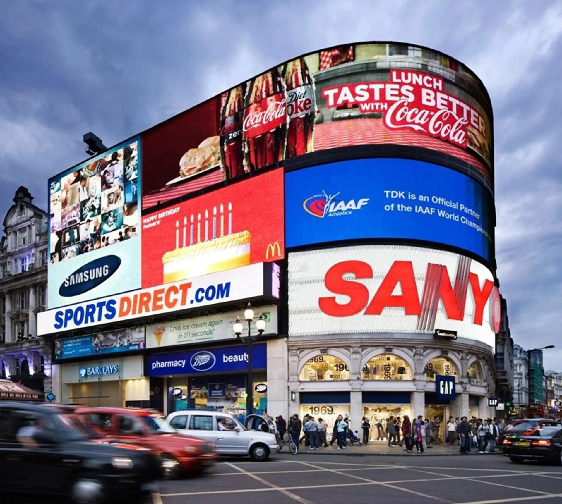 Hyundai Piccaddilly Circus Old Photo