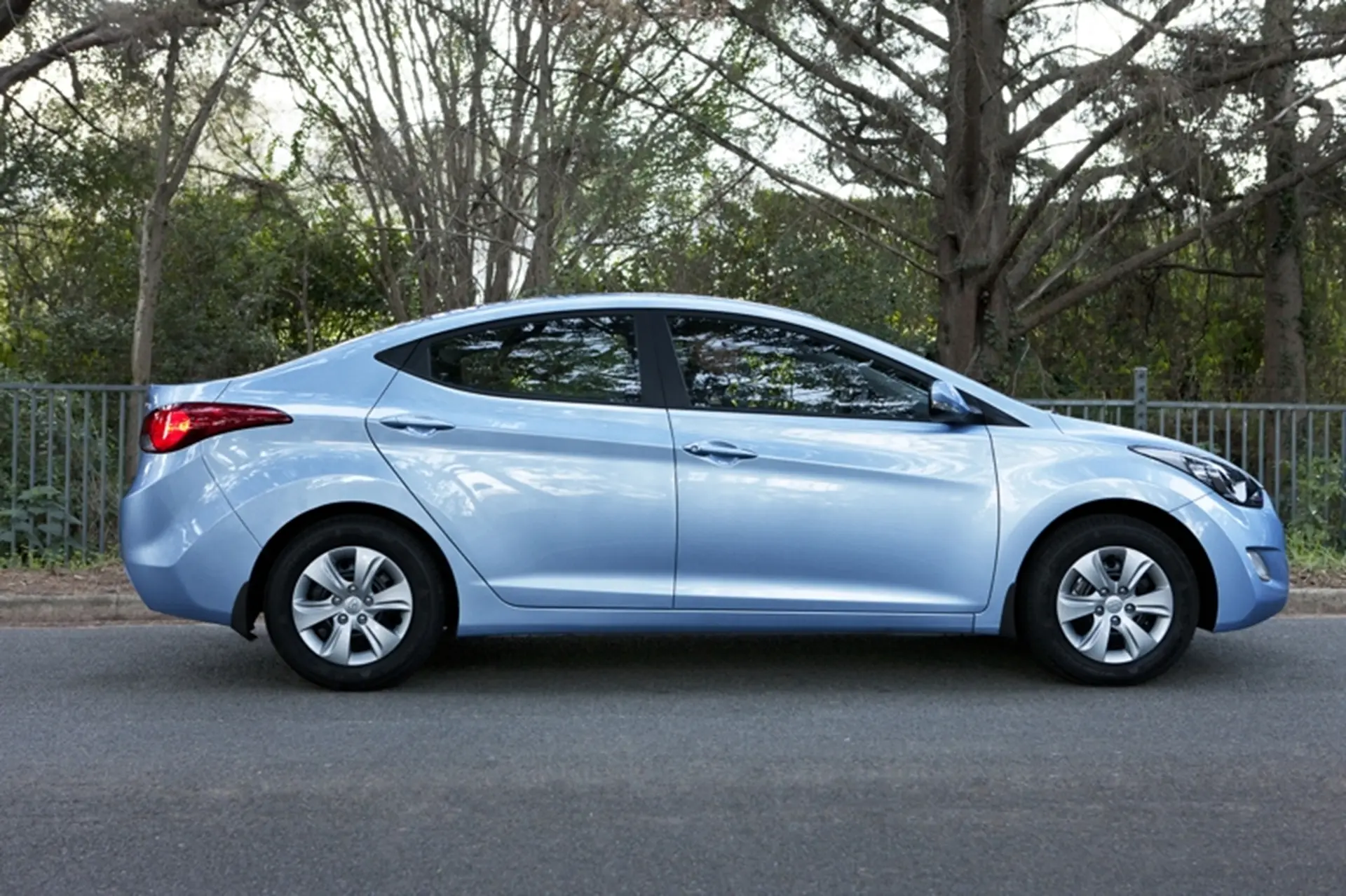 Hyundai Elantra 2011 Side