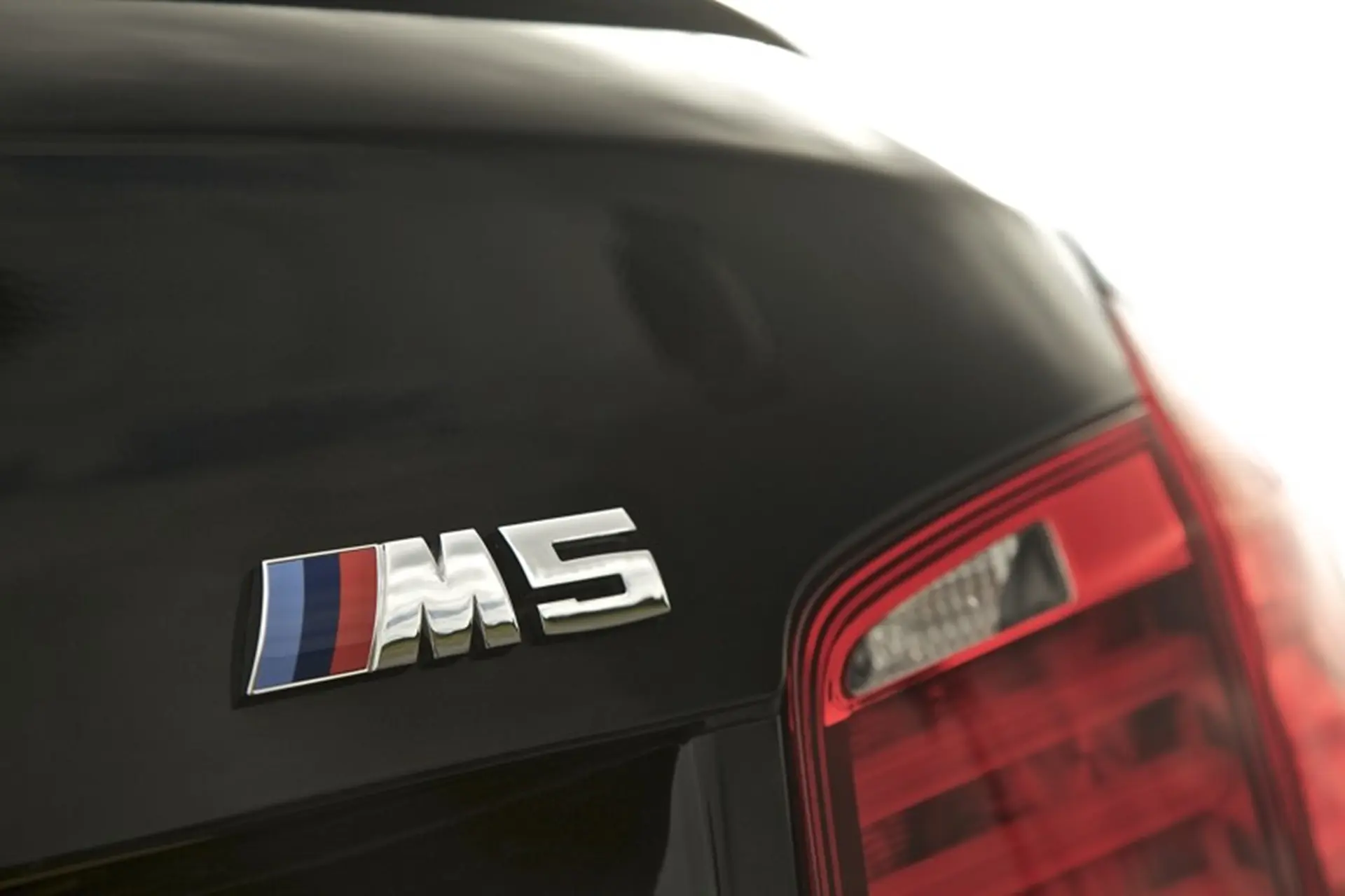 BMW-Saloon-5-logo