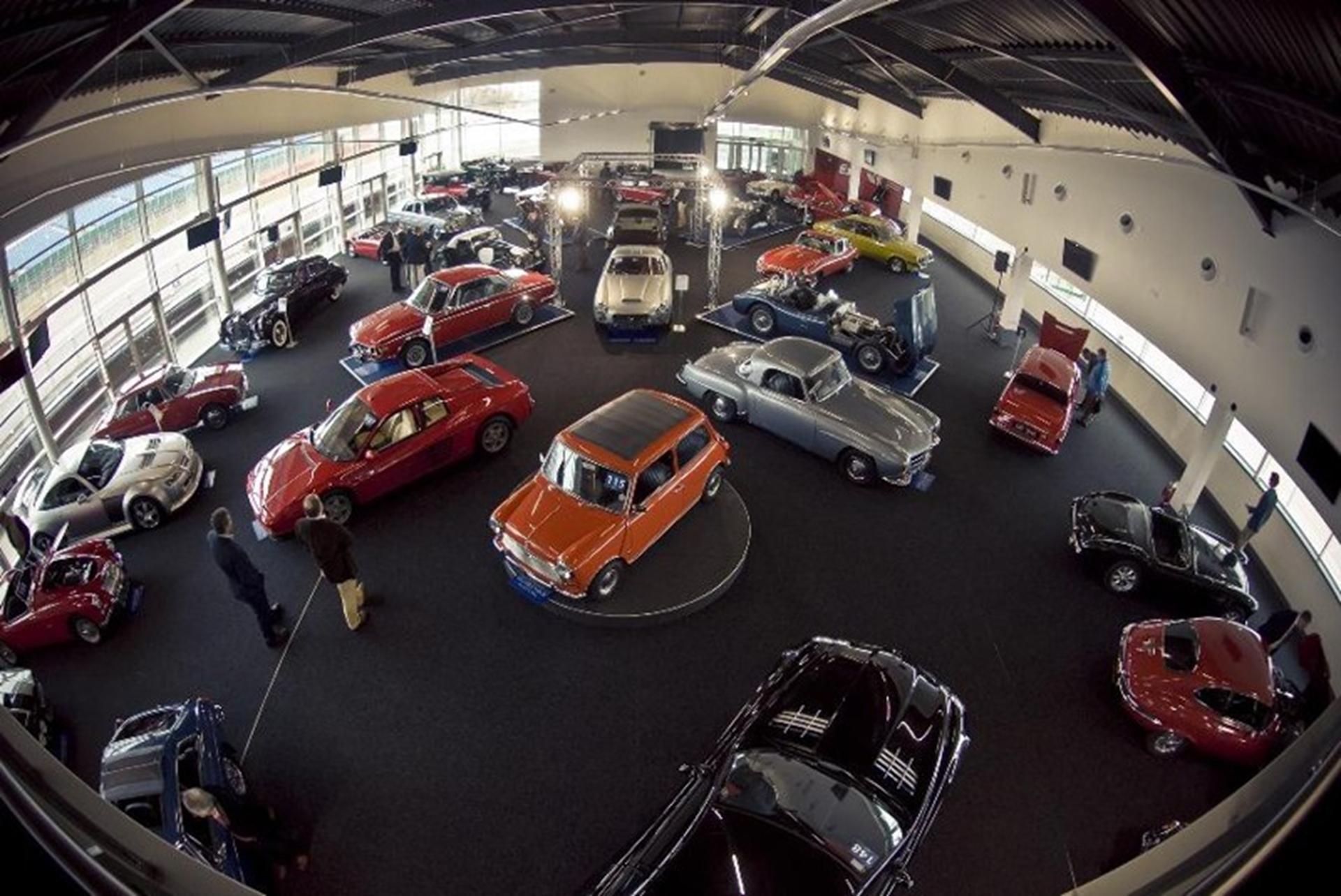 SUCCESSFUL WALTER HAYES SALE TAKES £1.4M