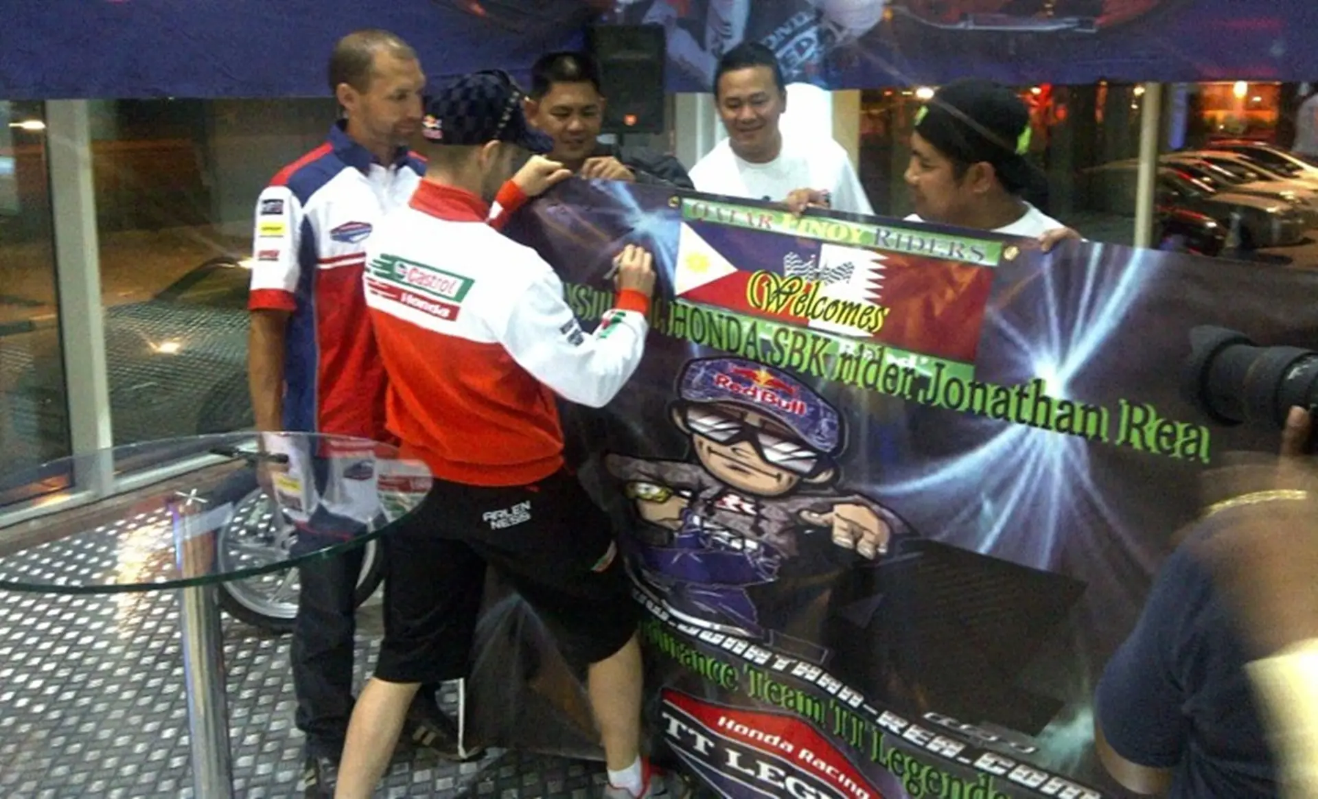 CASTROL HONDA RIDERS HELP QATAR HONDA LAUNCH NEW FIREBLADE