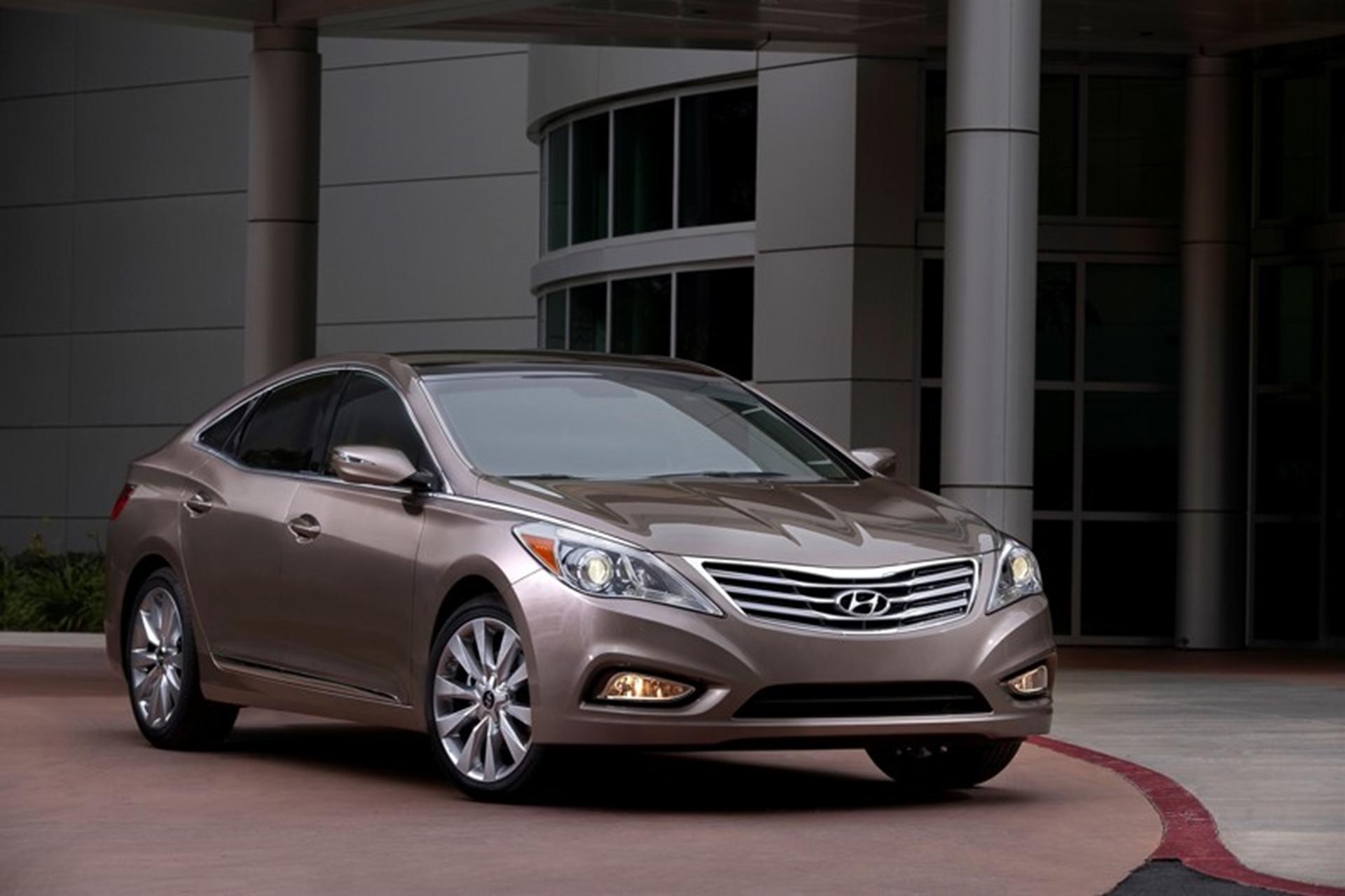 HYUNDAI MODERNIZES THE LARGE SEDAN WITH THE ALL-NEW AZERA