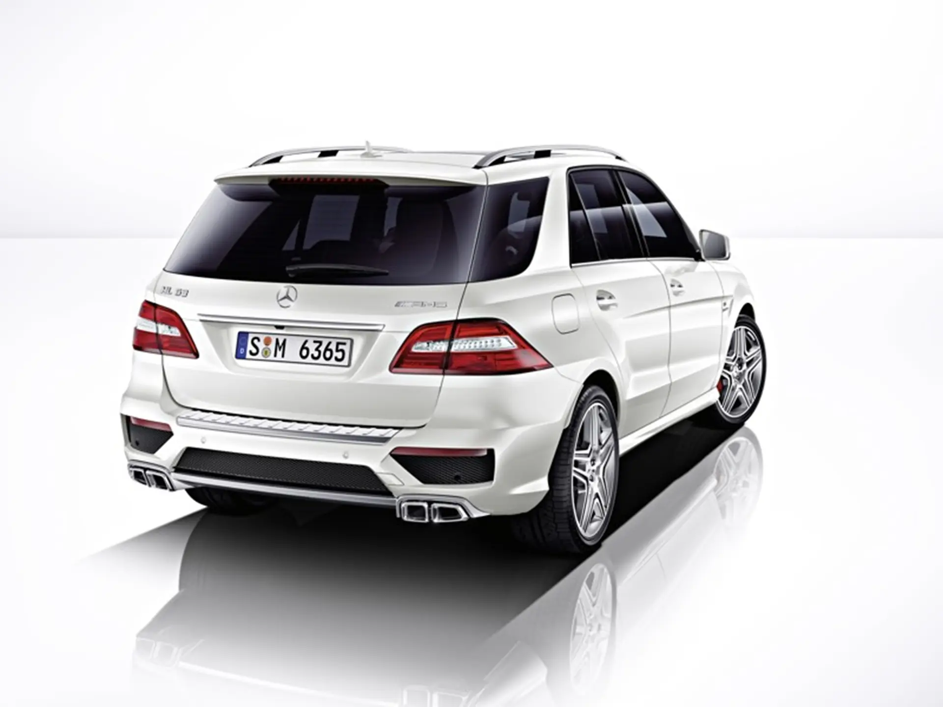 ML 63 AMG 2011 - Rear View