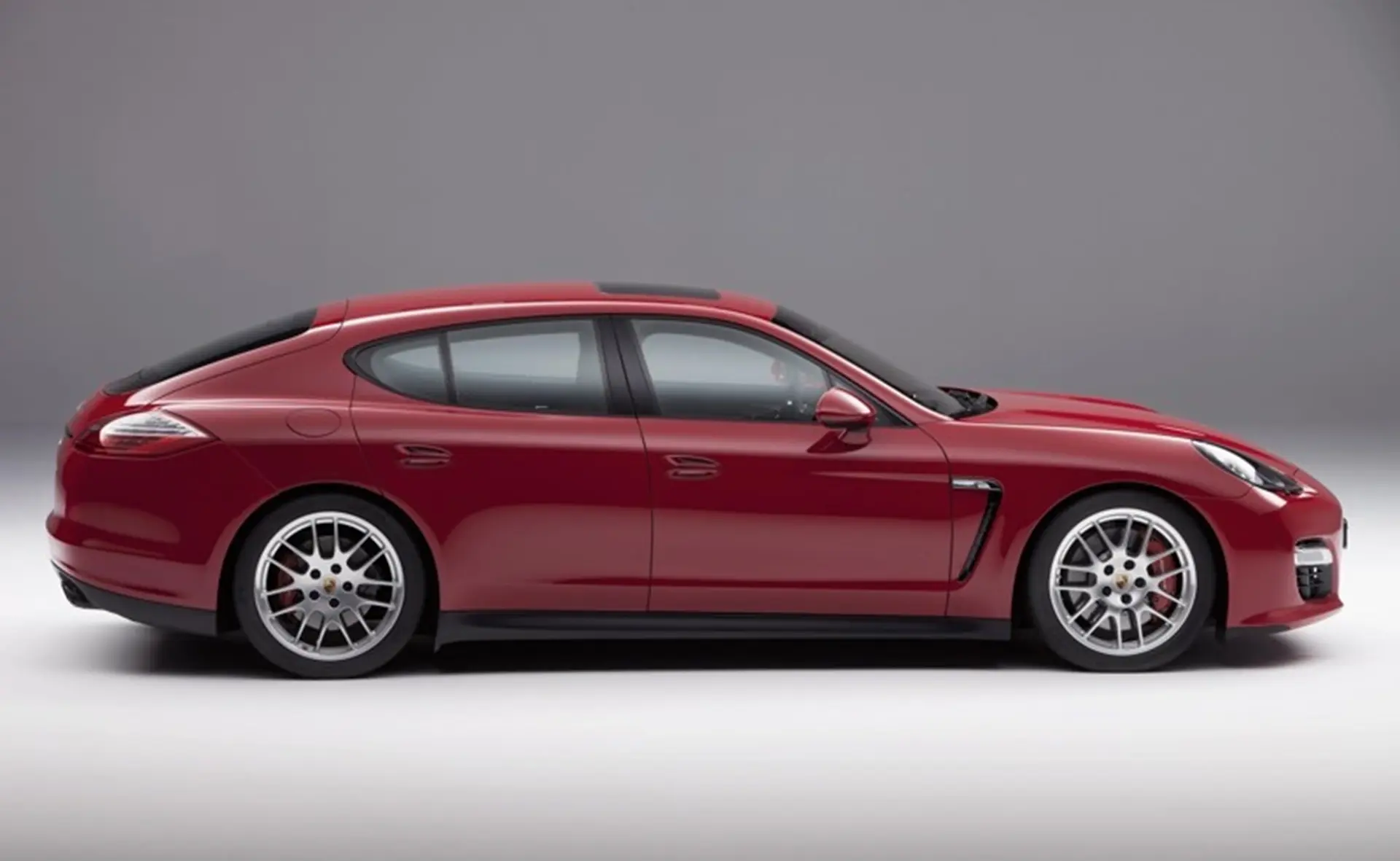 porsche-panamera-gts-side-view