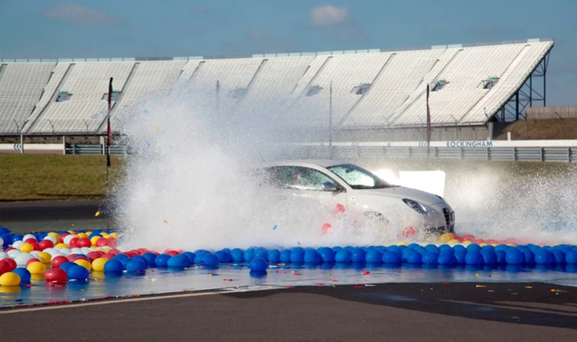 Alfa MiTo Quadrifoglio Verde Aquabatic Challenge campaign