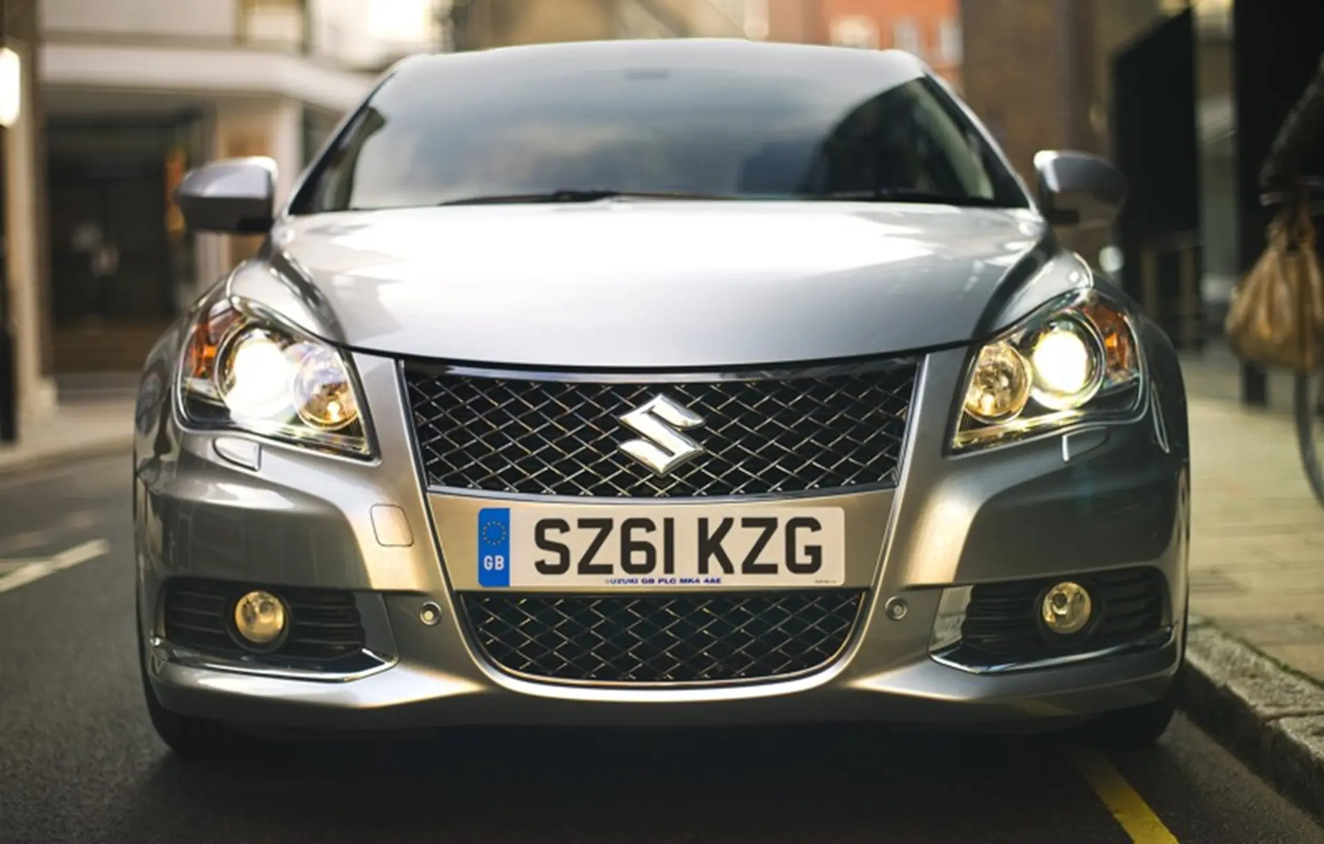 Suzuki Kizashi: The new dynamic mid-sized saloon from SUZUKI