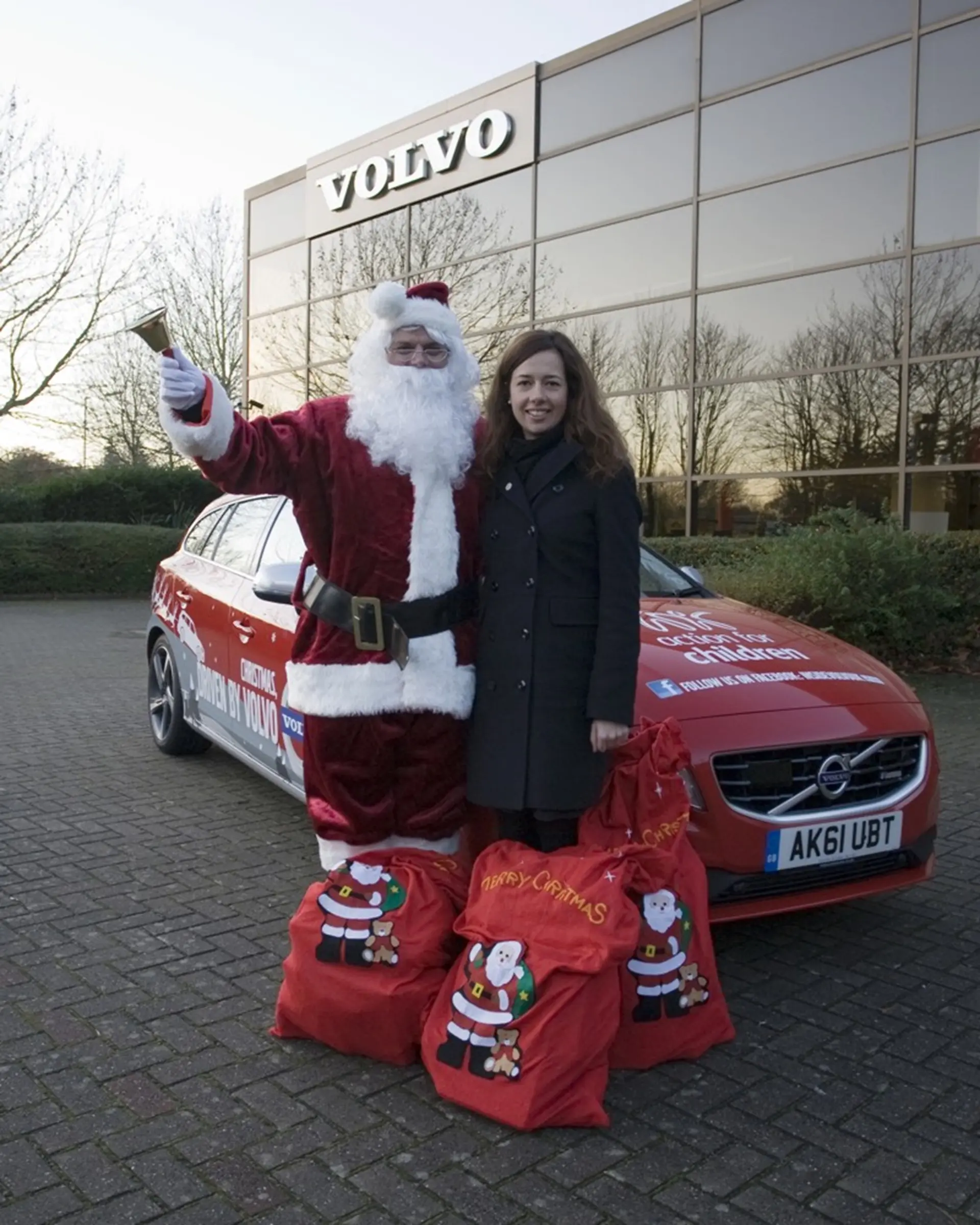 Father Christmas pictured with the Volvo V60 DRIVe R-Design