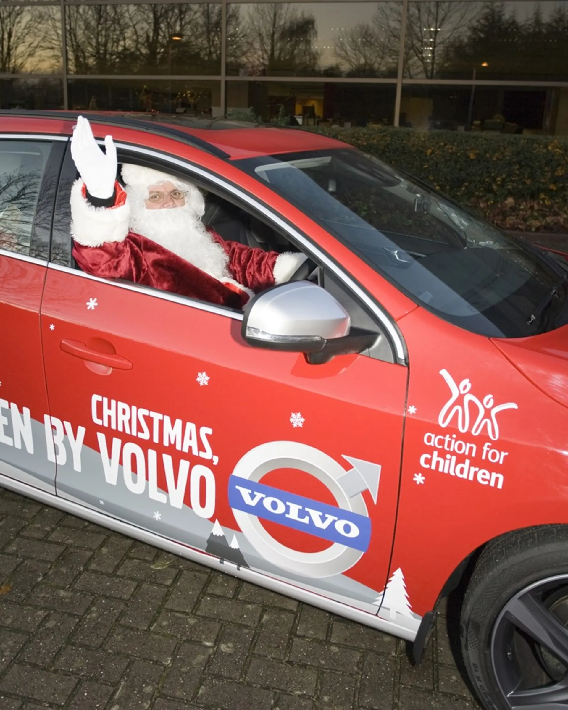 Father Christmas pictured with the Volvo V60 DRIVe R-Design