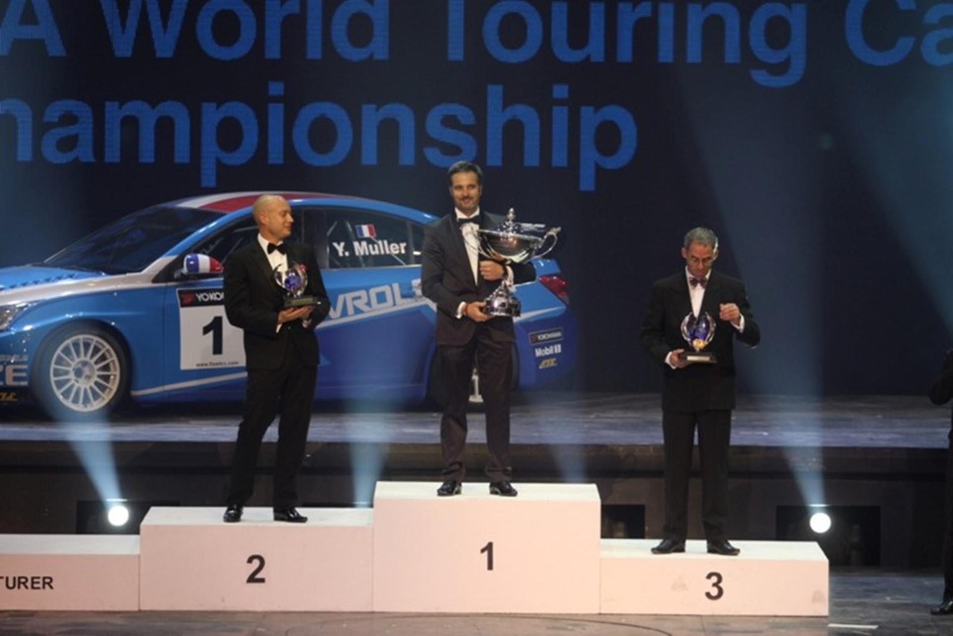 Full Chevrolet Squad Awarded Their WTCC Trophies At FIA Gala In Delhi