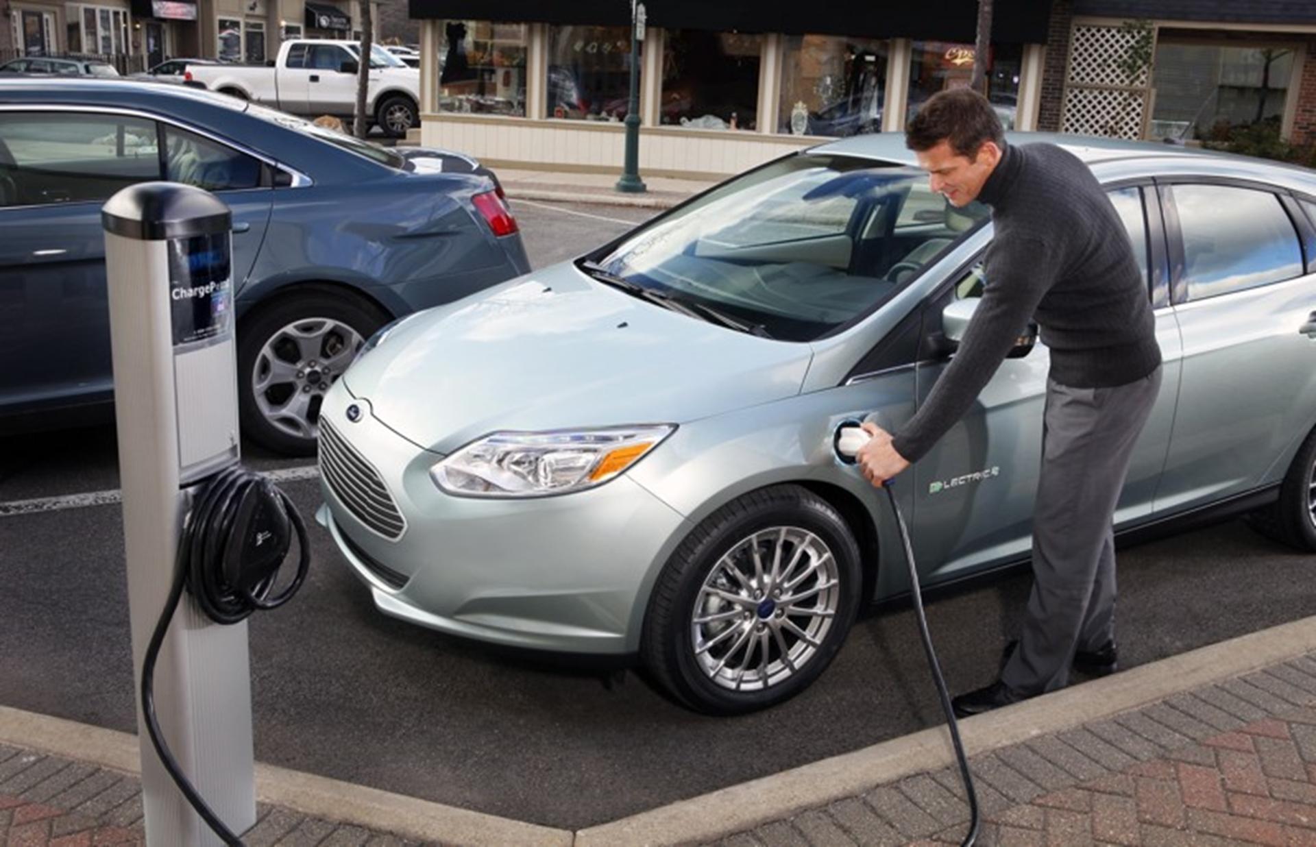 Ford Introduces Gas-Free Focus Electric