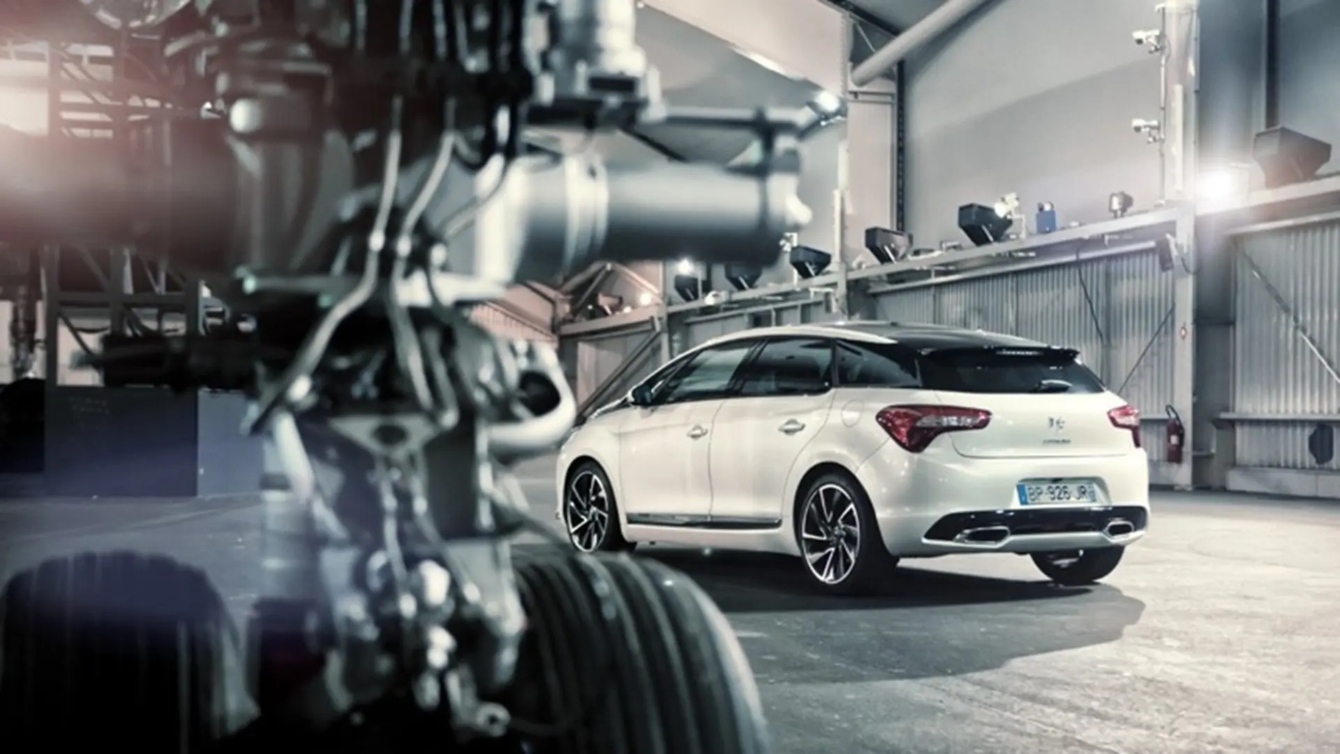 New Citroen DS5 meets Concorde