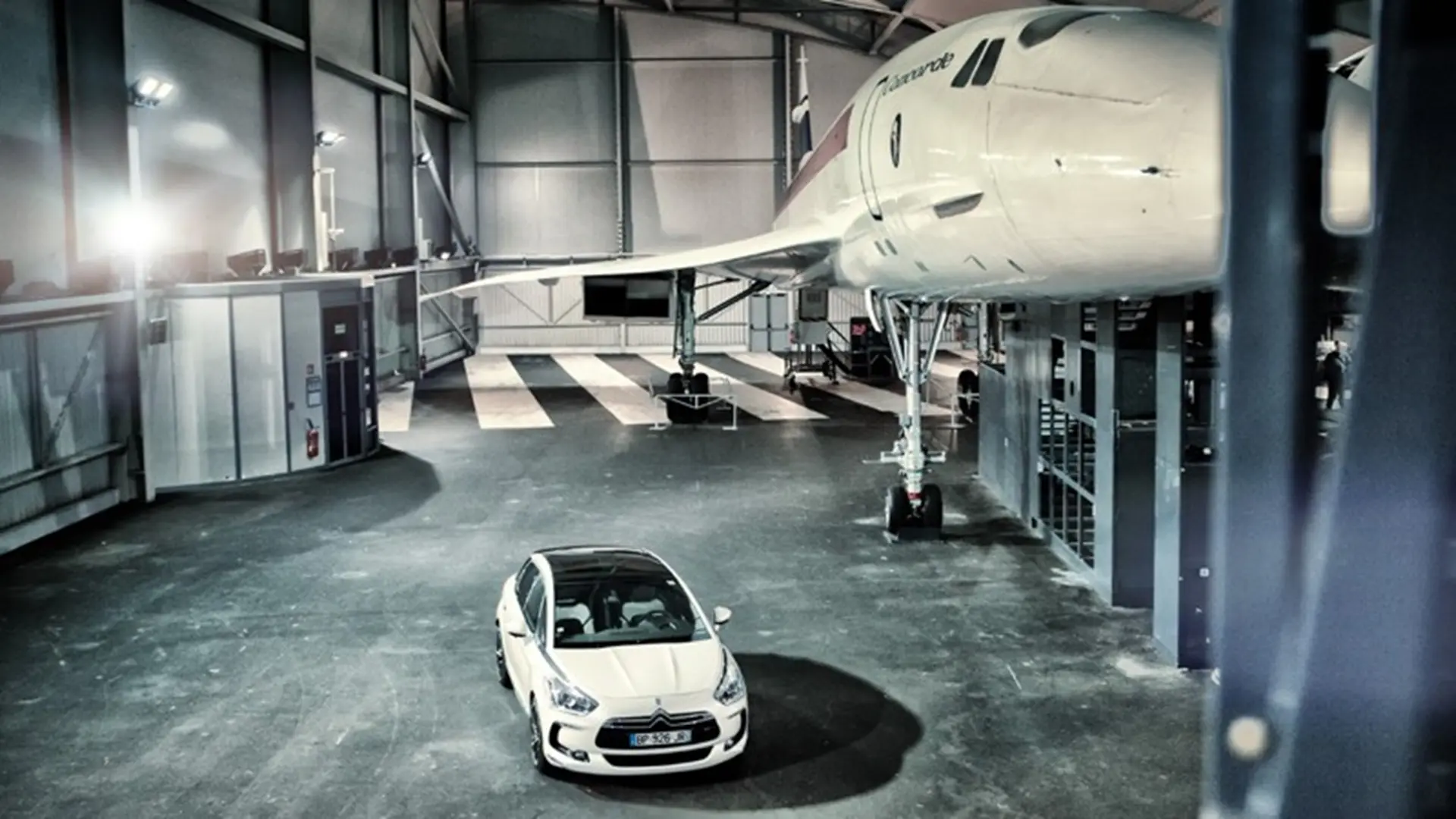 New Citroen DS5 meets Concorde