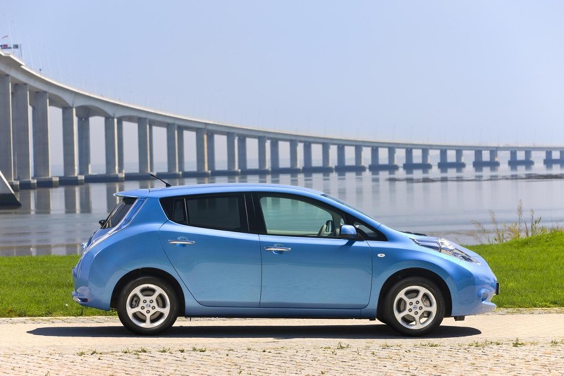 Nissan LEAF Wins Car of the Year Japan 2011-2012