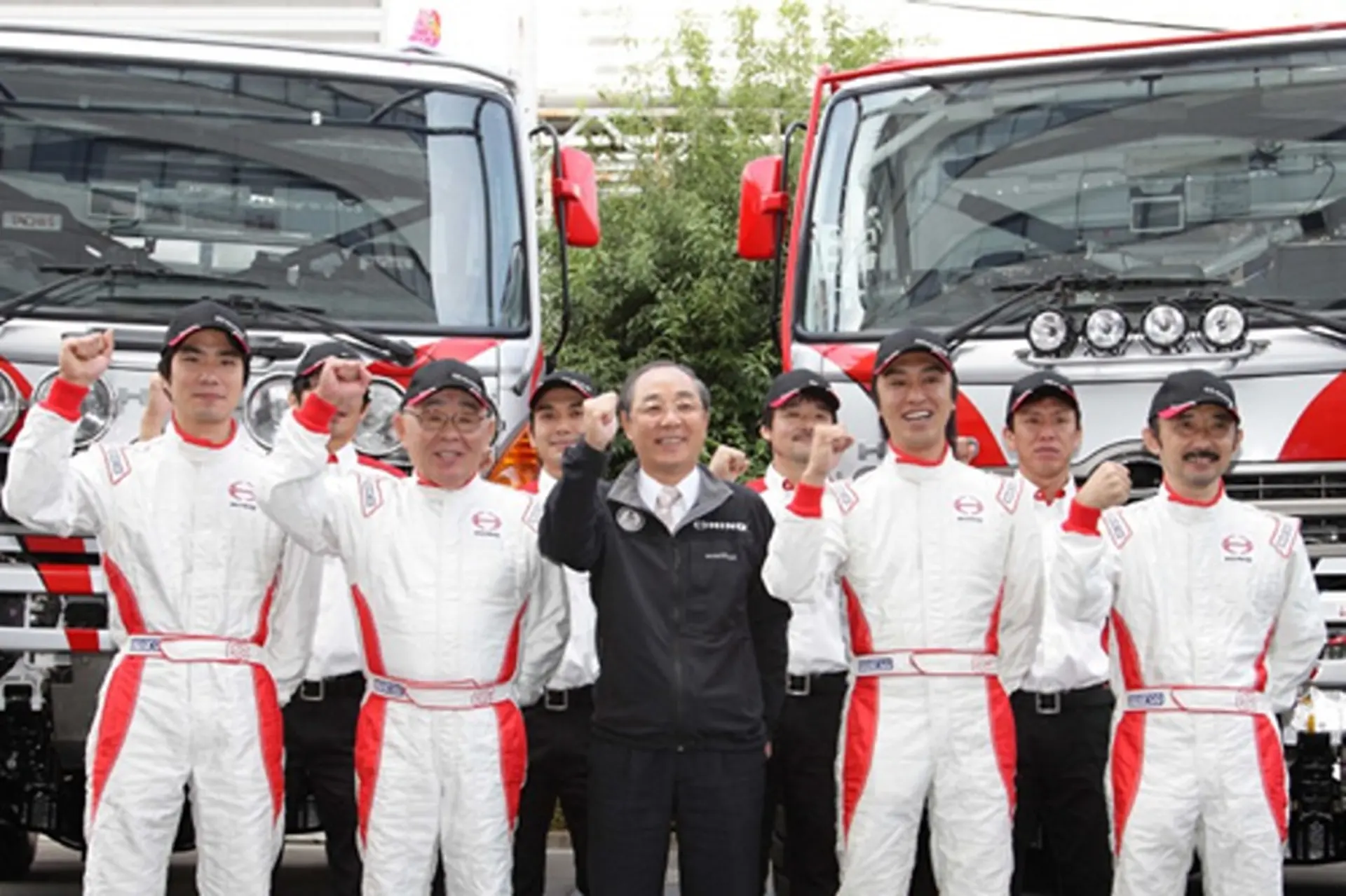 Shirai-and-HINO-TEAM-SUGAWARA