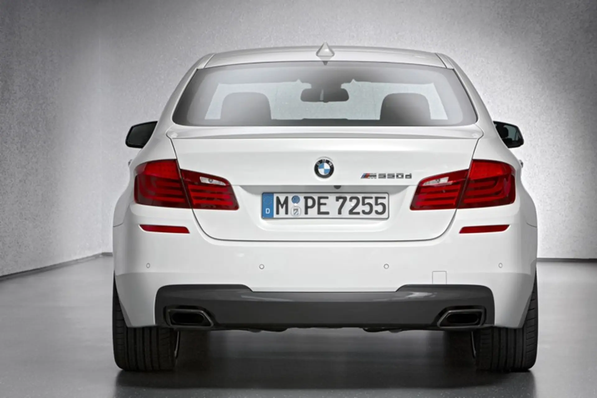 BMW-550D Rear