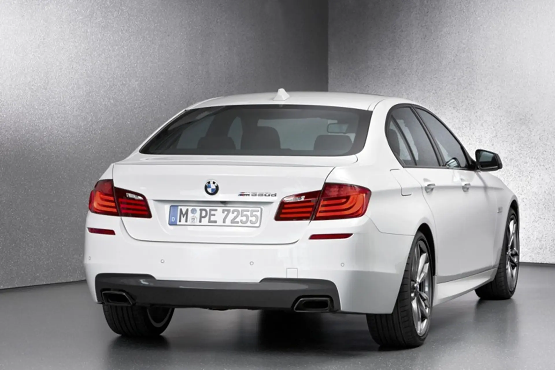 BMW M 550D Rear