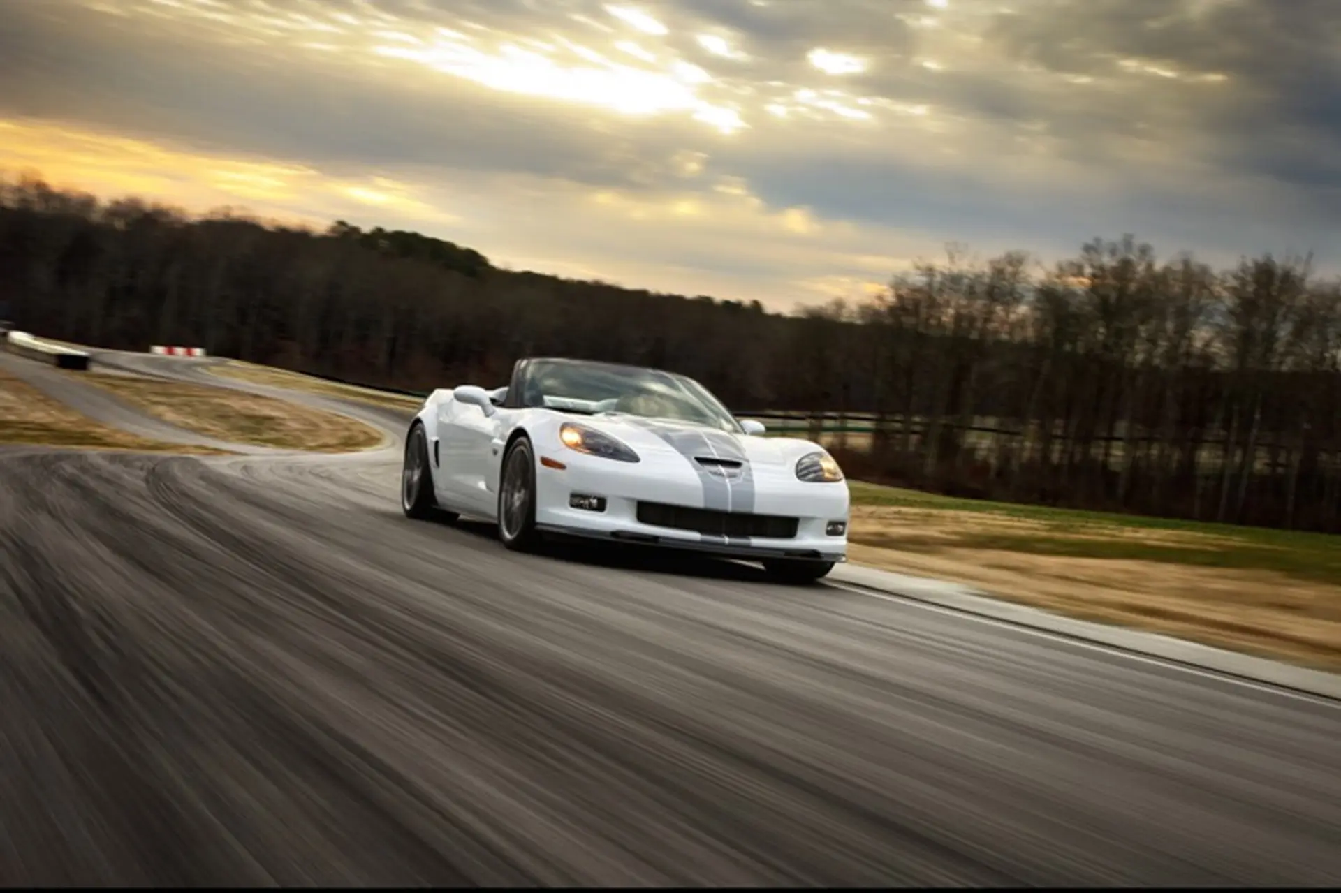 Chevrolet_Corvette_427_Convertible_driving