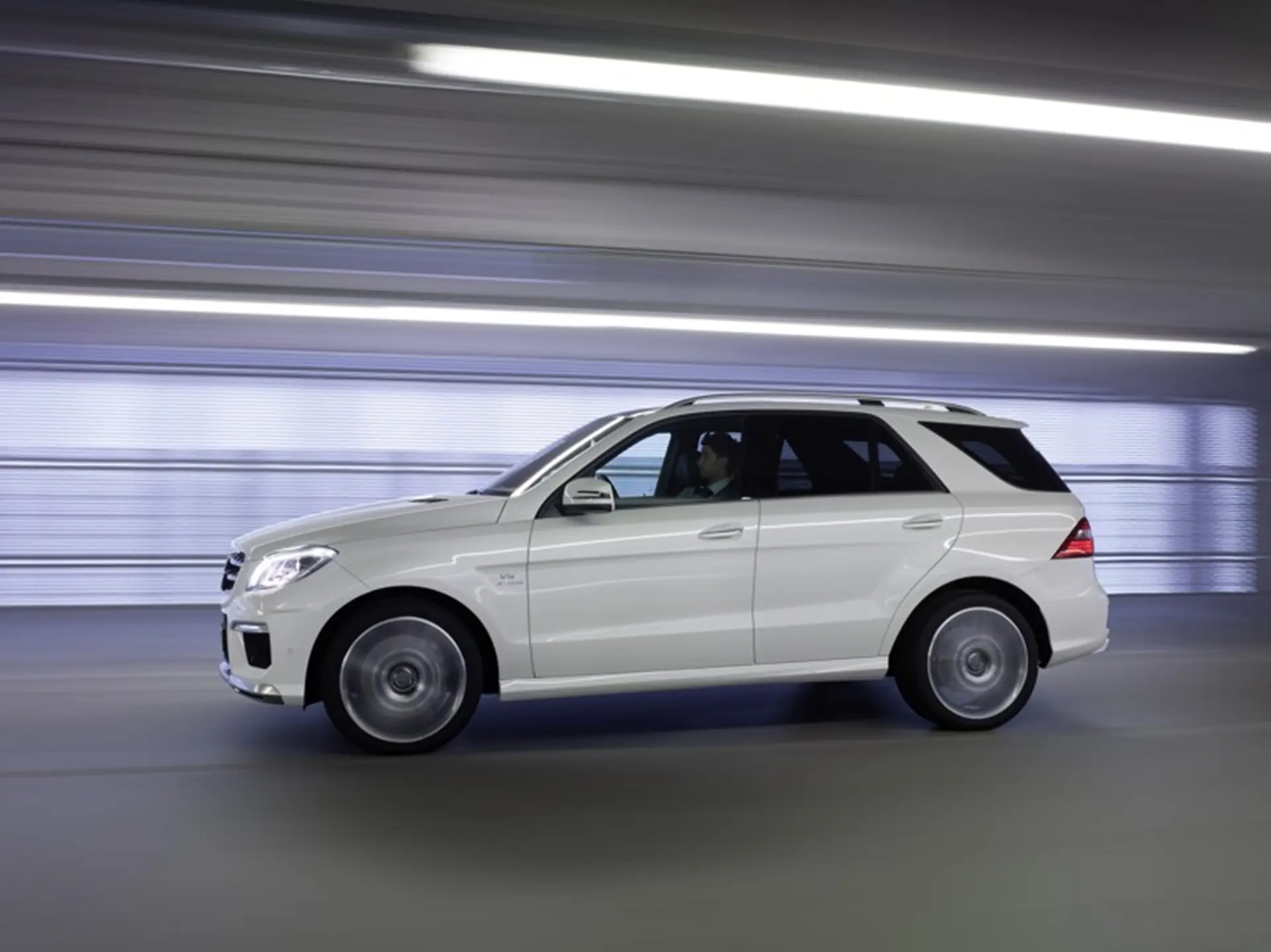 The new Mercedes-Benz ML 63 AMG: Efficiency and superlative performance