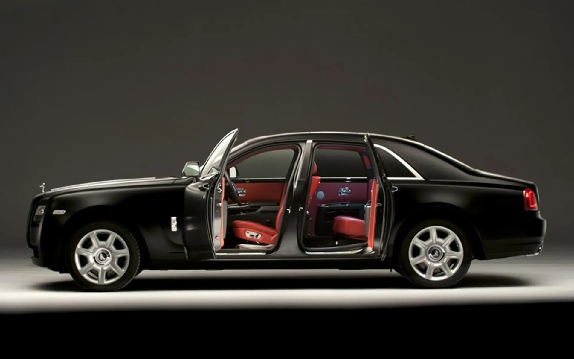 Rolls-Royce Rose Quartz Ghost